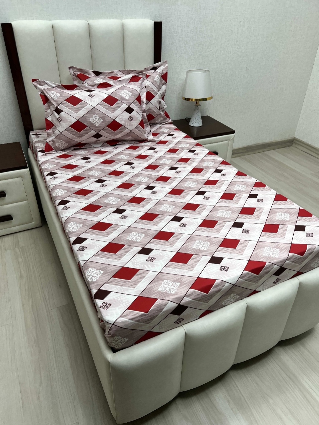 Pure Decor Lounge Beige Printed Pure Cotton 260 TC Single Bedsheet Set 1.73 m x 2.36 m
Pure Decor Lounge Beige Printed Pure Cotton 260 TC Single Bedsheet Set 1.73 m x 2.36 m