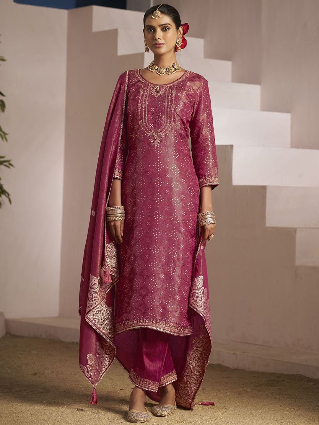 Kvsfab Floral Embroidered Zari Work Jacquard Straight Kurta With Trousers & Dupatta, Maroon
Kvsfab Floral Embroidered Zari Work Jacquard Straight Kurta With Trousers & Dupatta, Maroon