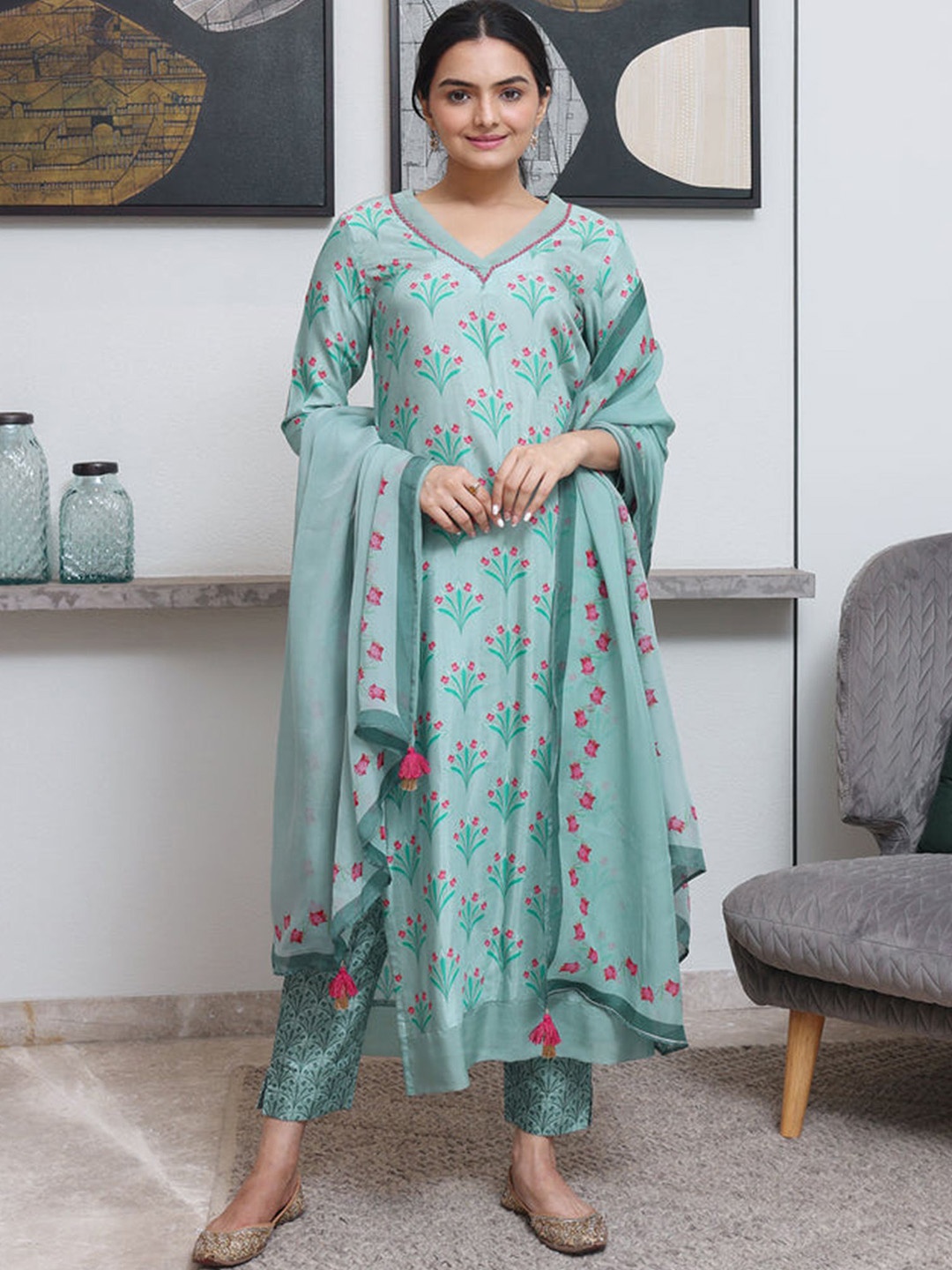 SUKRUTI DESIGN Floral Printed Thread Work Pure Silk Straight Kurta with Trousers & Dupatta, Green
SUKRUTI DESIGN Floral Printed Thread Work Pure Silk Straight Kurta with Trousers & Dupatta, Green