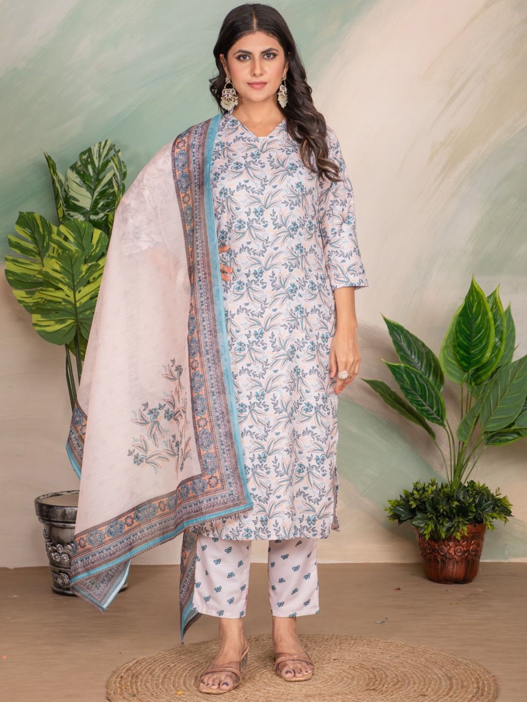 STYLERIUM Floral Printed V-Neck Regular Straight Kurta With Trousers & Dupatta, Cream
STYLERIUM Floral Printed V-Neck Regular Straight Kurta With Trousers & Dupatta, Cream