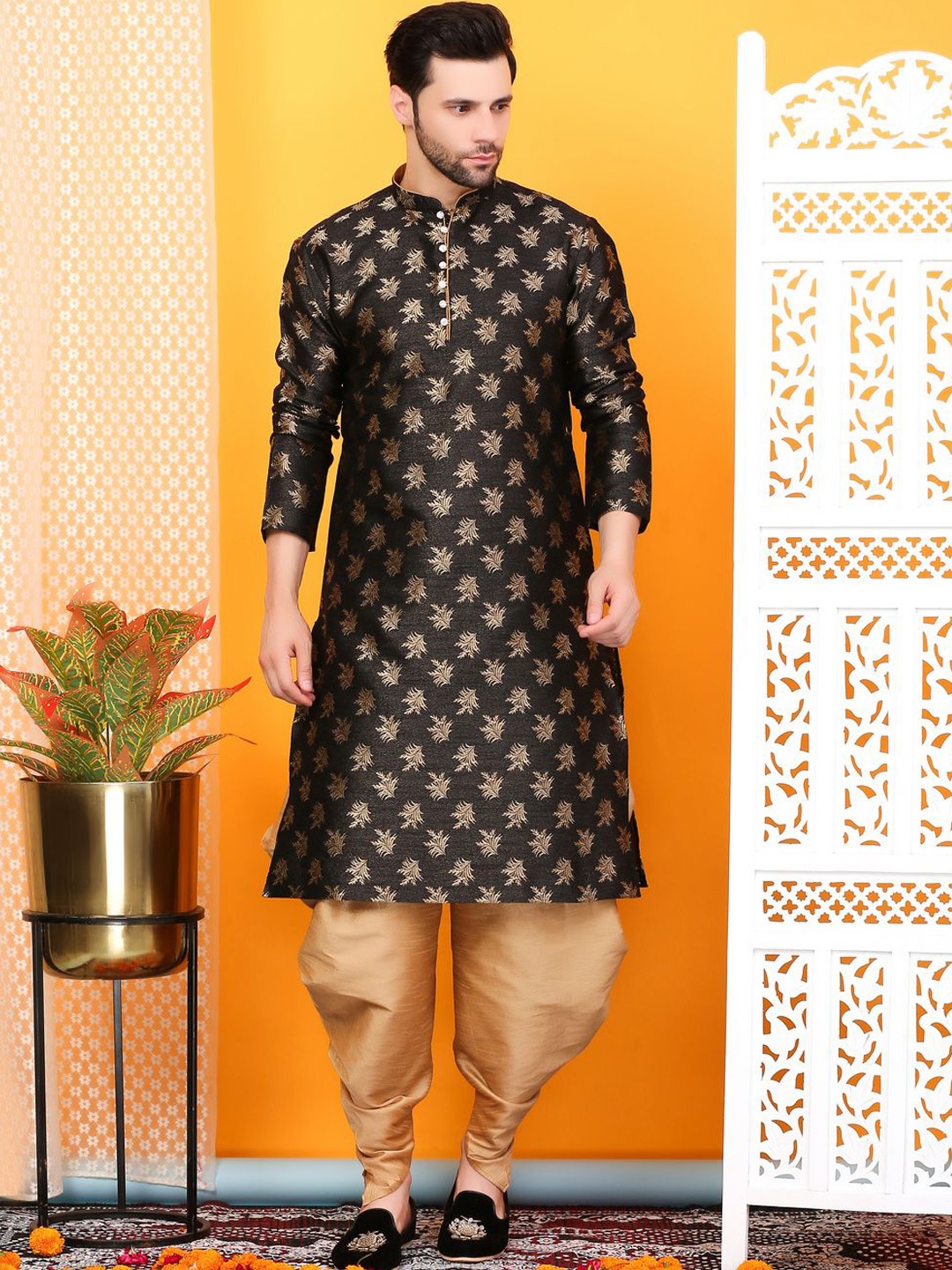 Larwa Floral Woven Design Mandarin Collar Jacquard Zari Straight Kurta with Dhoti Pant, Black
Larwa Floral Woven Design Mandarin Collar Jacquard Zari Straight Kurta with Dhoti Pant, Black