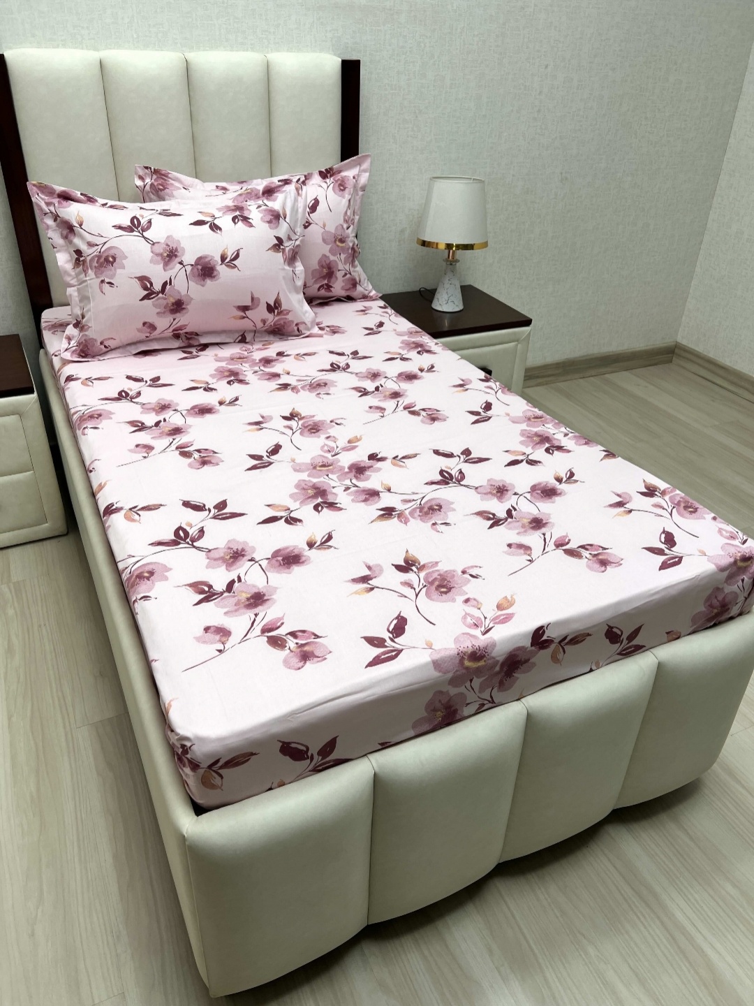 Pure Decor Lounge Pink Floral Printed Pure Cotton 240 TC Single Bedsheet Set 2.36 x 1.73 m
Pure Decor Lounge Pink Floral Printed Pure Cotton 240 TC Single Bedsheet Set 2.36 x 1.73 m