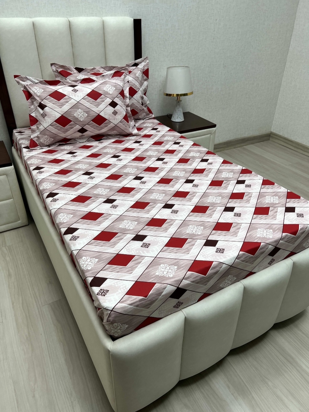 Pure Decor Lounge Floral Printed Pure Cotton 240 TC Single Bedsheet Set 2.36 x 1.73 m, Red
Pure Decor Lounge Floral Printed Pure Cotton 240 TC Single Bedsheet Set 2.36 x 1.73 m, Red