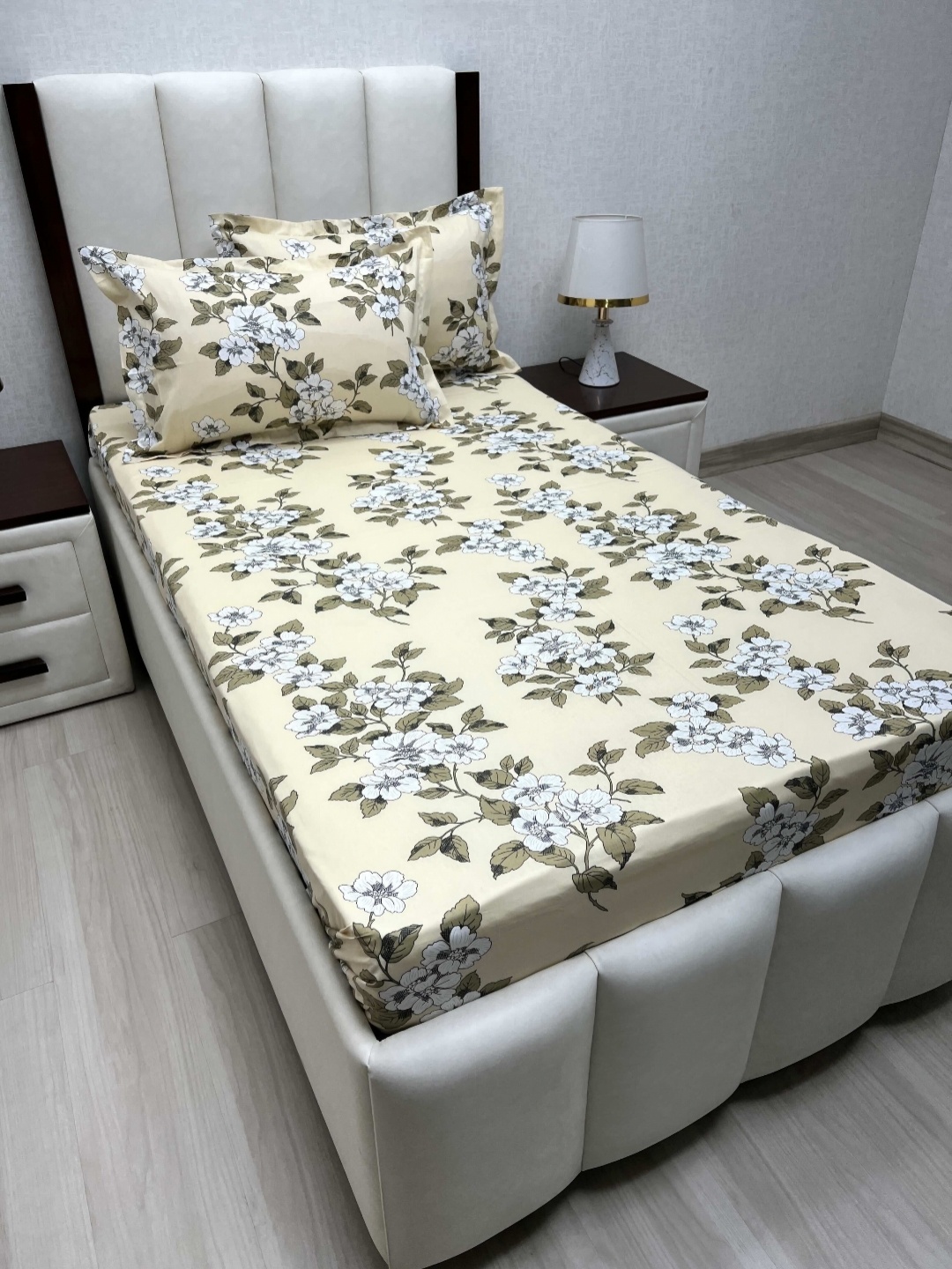 Pure Decor Lounge Yellow Floral Printed Pure Cotton 240TC Single Bedsheet Set 2.36 x 1.73m
Pure Decor Lounge Yellow Floral Printed Pure Cotton 240TC Single Bedsheet Set 2.36 x 1.73m