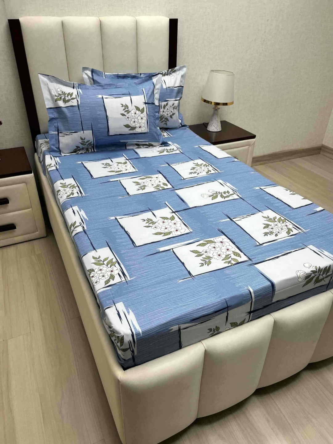 Pure Decor Lounge Blue Printed 220 TC Pure Cotton Single Bedsheet Set-1.73 m x 2.36 m
Pure Decor Lounge Blue Printed 220 TC Pure Cotton Single Bedsheet Set-1.73 m x 2.36 m