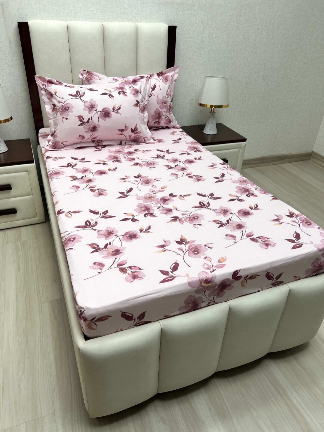 Pure Decor Pink Floral Printed Pure Cotton 220 TC Single Bedsheet Set-1.73 m x 2.36 m
Pure Decor Pink Floral Printed Pure Cotton 220 TC Single Bedsheet Set-1.73 m x 2.36 m