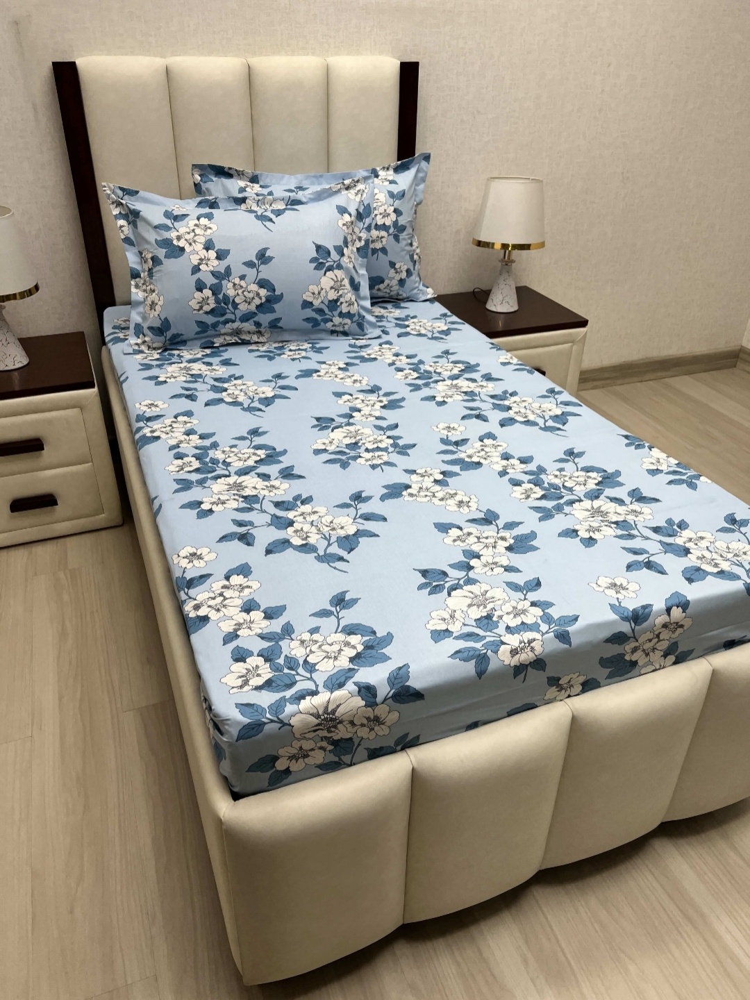 Pure Decor Lounge Blue Floral Cotton 210 TC Bedsheet with 2 Pillow Covers-1.73mx2.36m
Pure Decor Lounge Blue Floral Cotton 210 TC Bedsheet with 2 Pillow Covers-1.73mx2.36m