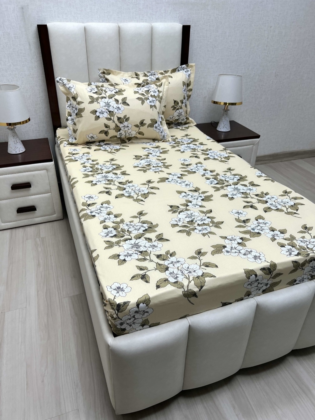 Pure Decor Beige & White Floral Pure Cotton 210 TC Single Bedsheet Set 1.73 m x 2.36 m
Pure Decor Beige & White Floral Pure Cotton 210 TC Single Bedsheet Set 1.73 m x 2.36 m