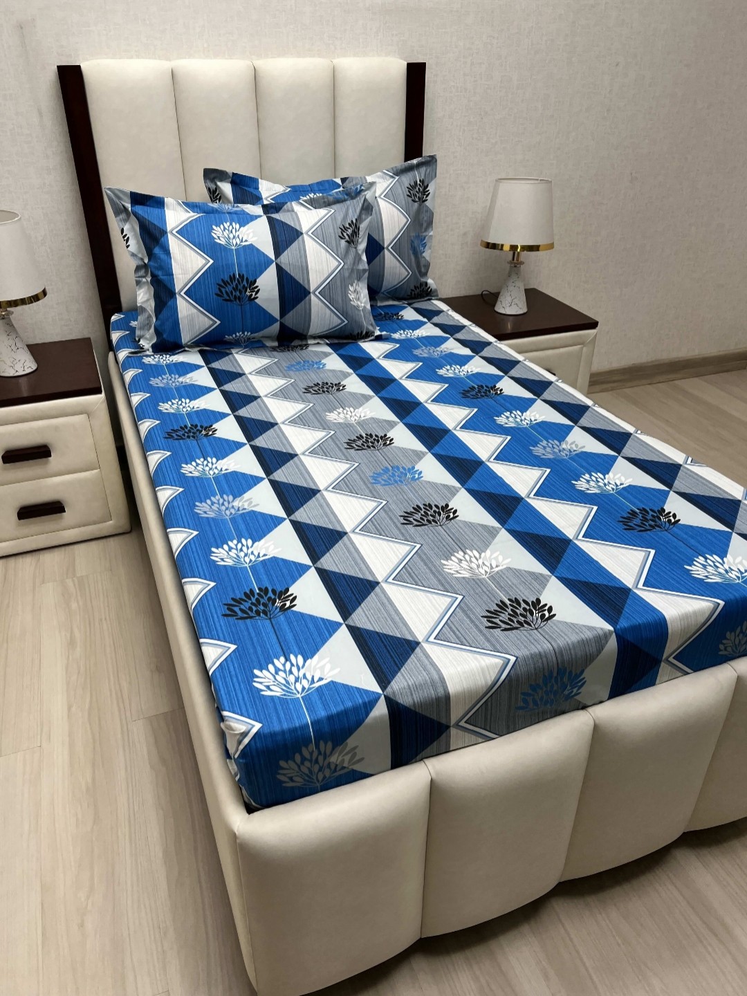 Pure Decor Blue & White Geometric Pure Cotton 210 TC Single Bedsheet Set 1.73 m x 2.36 m
Pure Decor Blue & White Geometric Pure Cotton 210 TC Single Bedsheet Set 1.73 m x 2.36 m