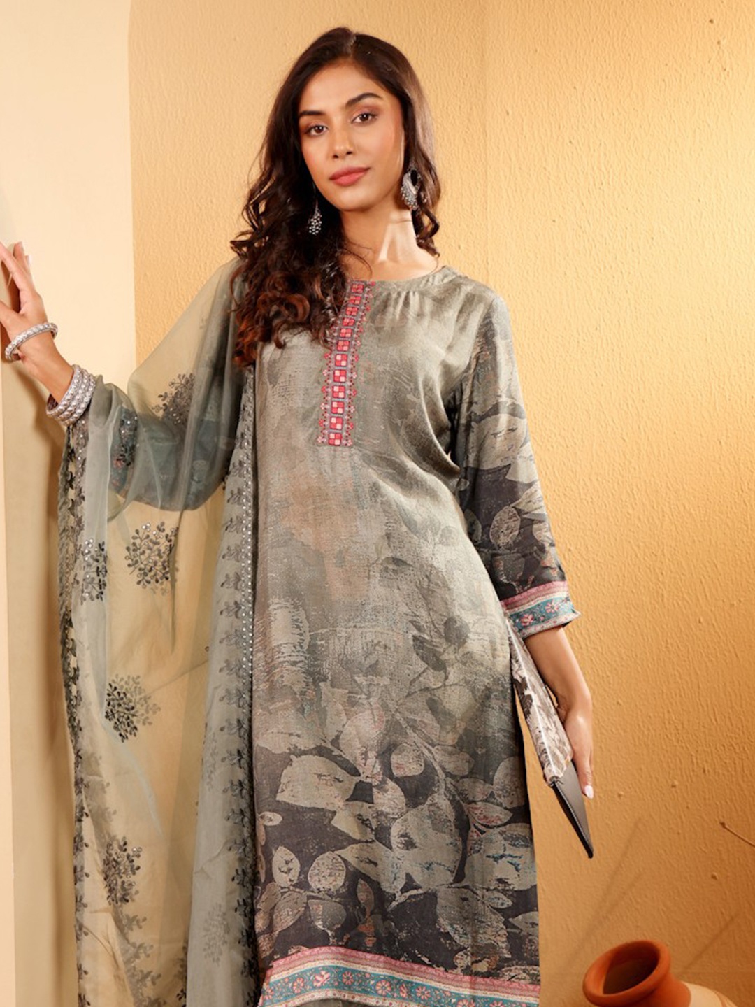 Varanga Floral Printed Thread Work Round Neck A-Line Kurta With Trousers And Dupatta, Green
Varanga Floral Printed Thread Work Round Neck A-Line Kurta With Trousers And Dupatta, Green