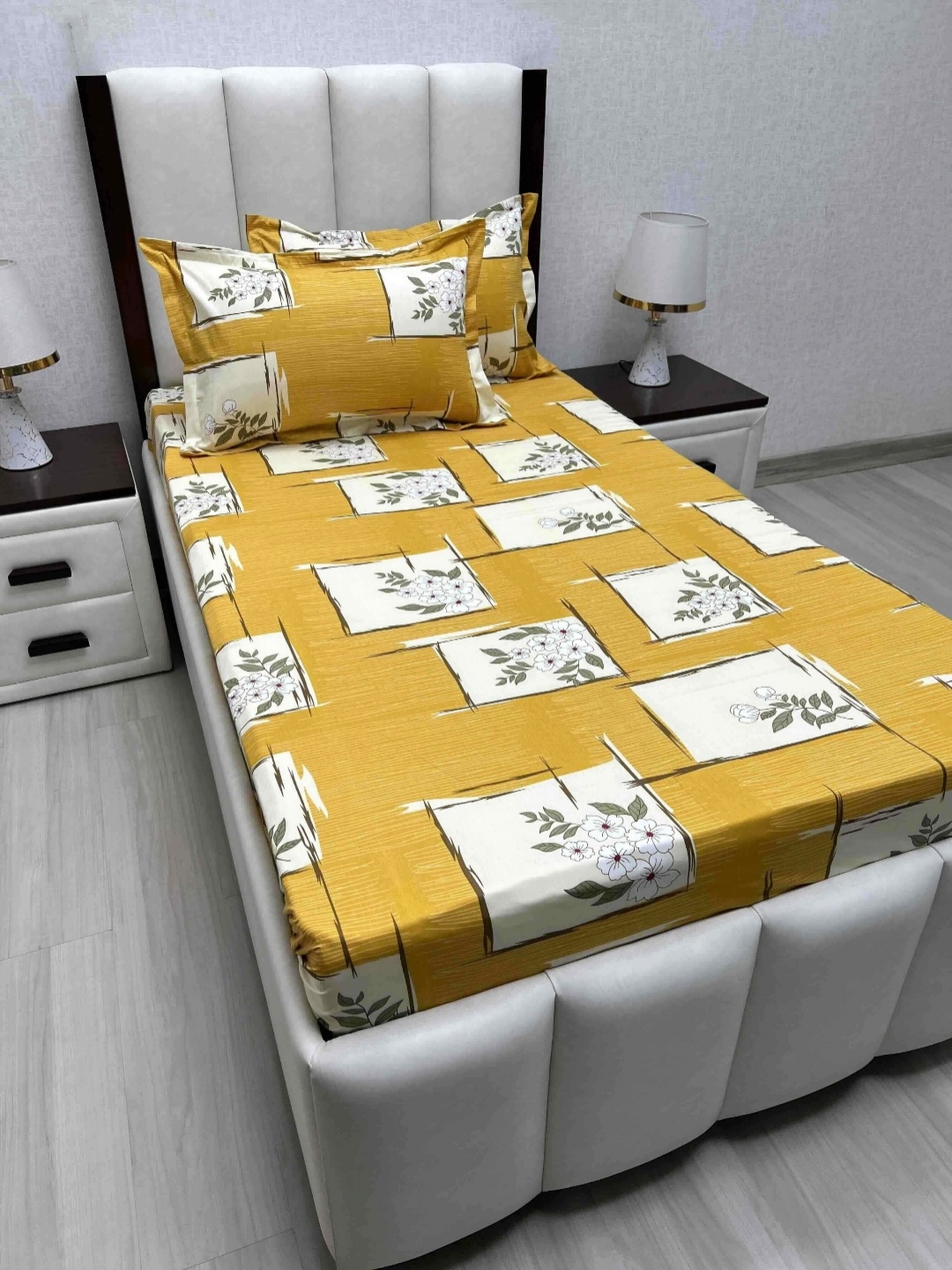 Pure Decor Yellow & White Floral Pure Cotton 200 TC Single Bedsheet Set 1.73 m x 2.36 m
Pure Decor Yellow & White Floral Pure Cotton 200 TC Single Bedsheet Set 1.73 m x 2.36 m