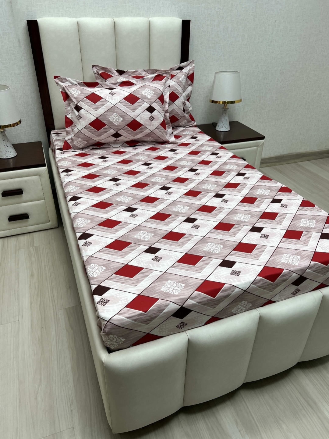 Pure Decor White & Maroon Geometric Pure Cotton 200 TC Single Bedsheet Set 1.73 m x 2.36 m
Pure Decor White & Maroon Geometric Pure Cotton 200 TC Single Bedsheet Set 1.73 m x 2.36 m