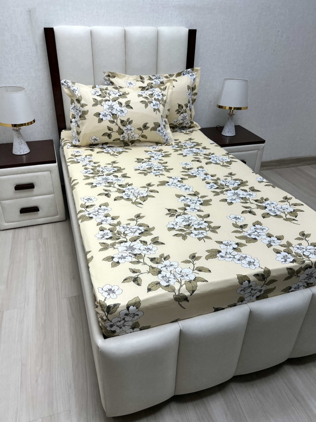 Pure Decor Lounge Cream Printed Pure Cotton 350 TC Single Bedsheet Set 1.73 m x 2.36 m
Pure Decor Lounge Cream Printed Pure Cotton 350 TC Single Bedsheet Set 1.73 m x 2.36 m