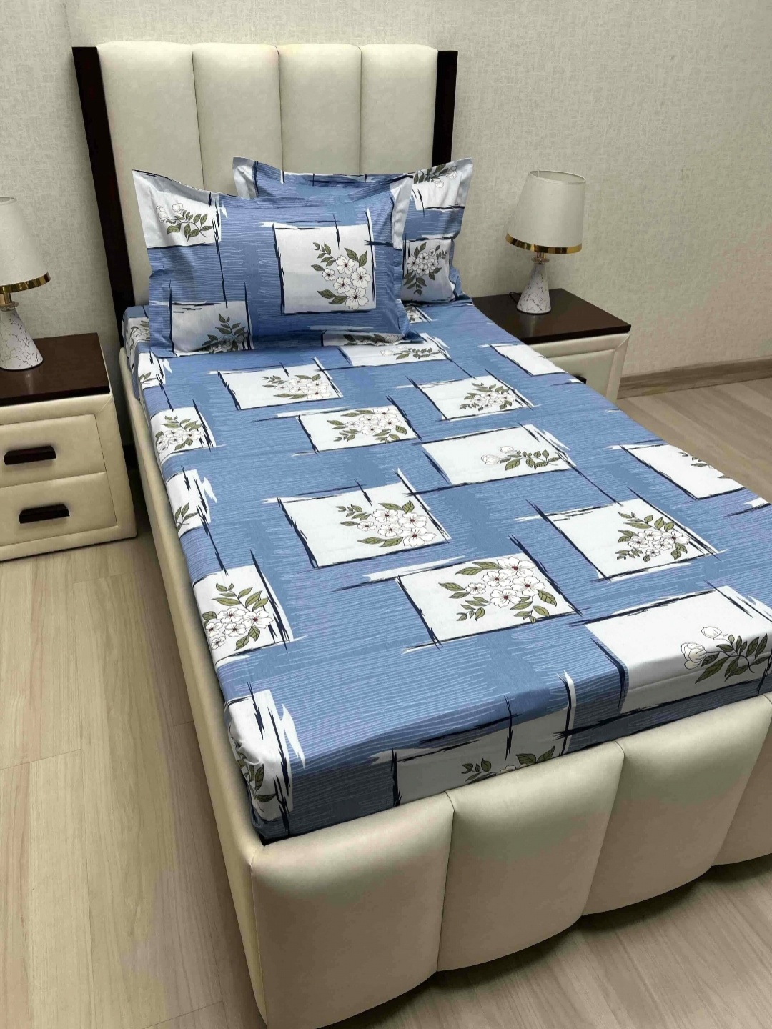 Pure Decor Lounge Blue Printed Pure Cotton 350 TC Single Bedsheet Set 1.73 m x 2.36 m
Pure Decor Lounge Blue Printed Pure Cotton 350 TC Single Bedsheet Set 1.73 m x 2.36 m