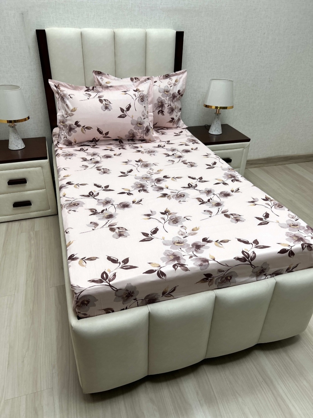 Pure Decor Lounge Pink Floral Printed Pure Cotton 350 TC Single Bedsheet Set 2.36 x 1.73 m
Pure Decor Lounge Pink Floral Printed Pure Cotton 350 TC Single Bedsheet Set 2.36 x 1.73 m