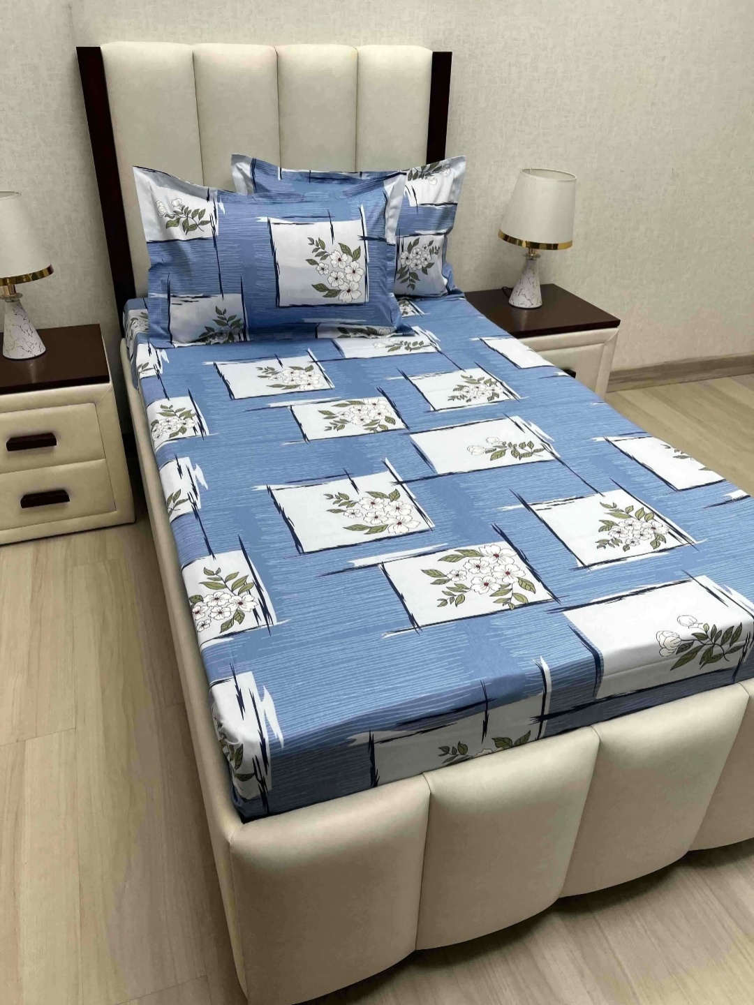Pure Decor Lounge Blue Floral Printed Pure Cotton 330 TC Single Bedsheet Set 2.36 x 1.73 m
Pure Decor Lounge Blue Floral Printed Pure Cotton 330 TC Single Bedsheet Set 2.36 x 1.73 m