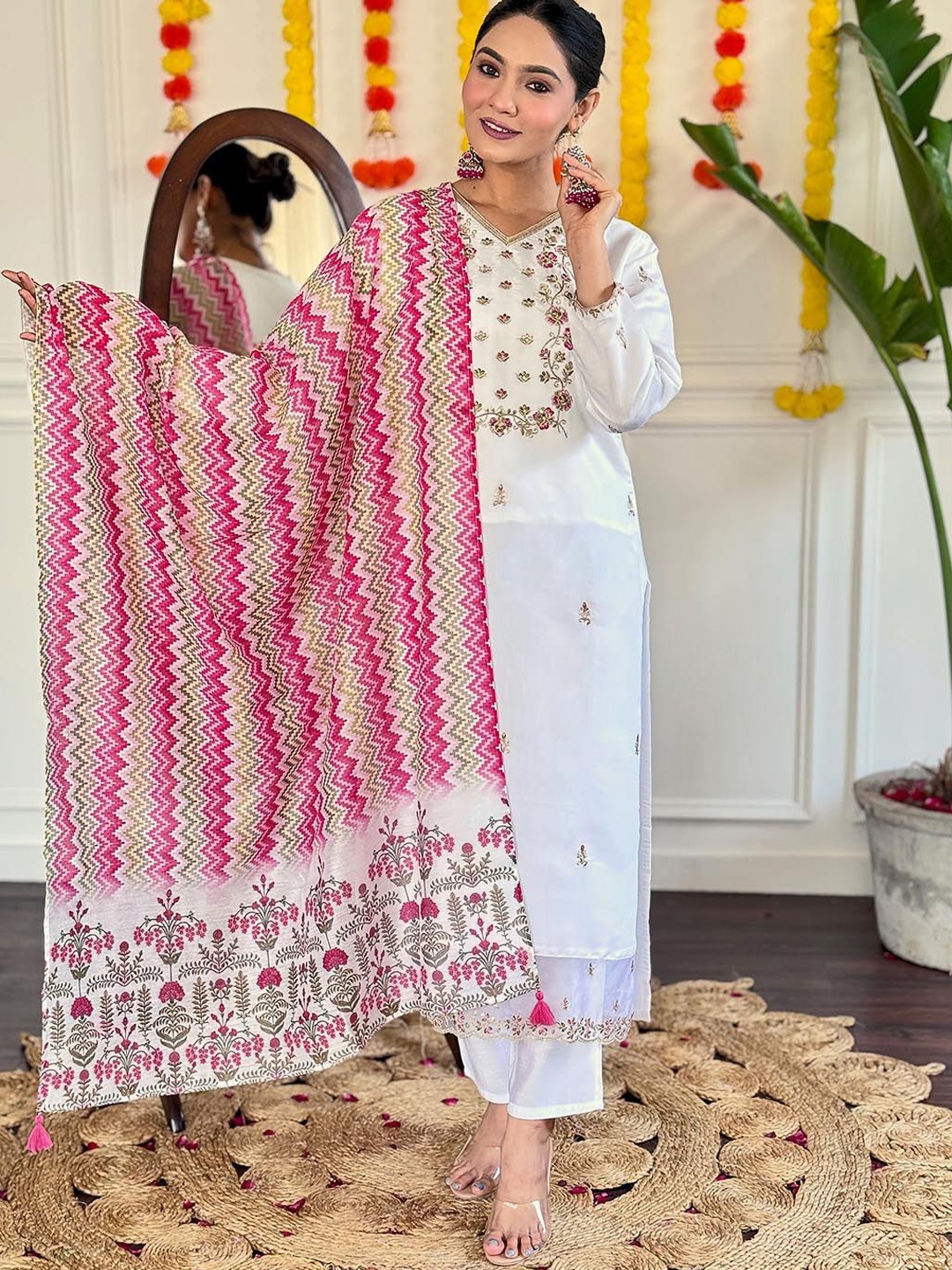 Lilots Floral Embroidered Sequinned Chanderi Silk Straight Kurta With Trouser And Dupatta, White
Lilots Floral Embroidered Sequinned Chanderi Silk Straight Kurta With Trouser And Dupatta, White