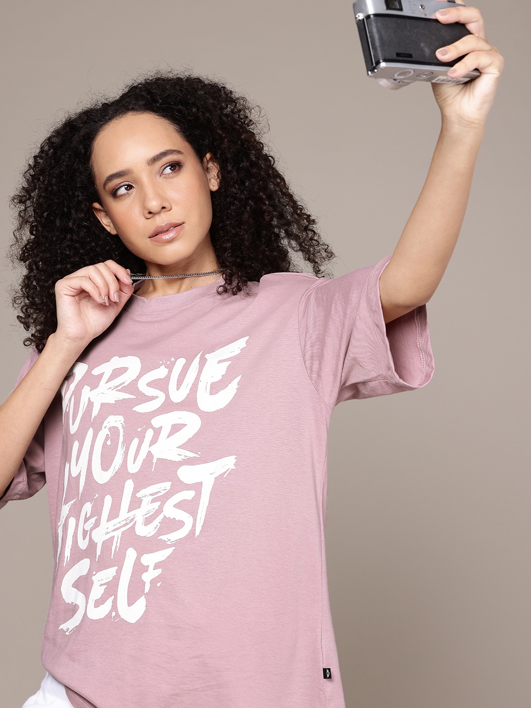 The Roadster Life Co. Printed Drop-Shoulder Sleeves Pure Cotton Oversized T-shirt, Mauve
The Roadster Life Co. Printed Drop-Shoulder Sleeves Pure Cotton Oversized T-shirt, Mauve