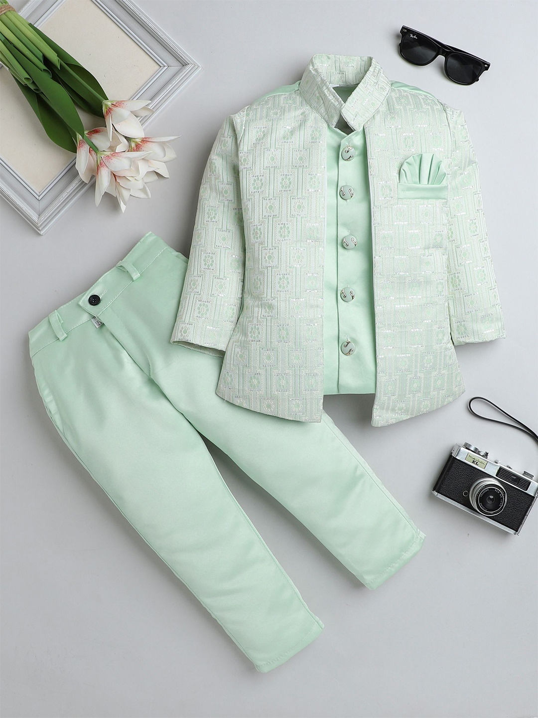 Fourfolds Boys Self Design Single-Breasted Mandarin Collar Double Vent 2-Piece Suit, Green
Fourfolds Boys Self Design Single-Breasted Mandarin Collar Double Vent 2-Piece Suit, Green