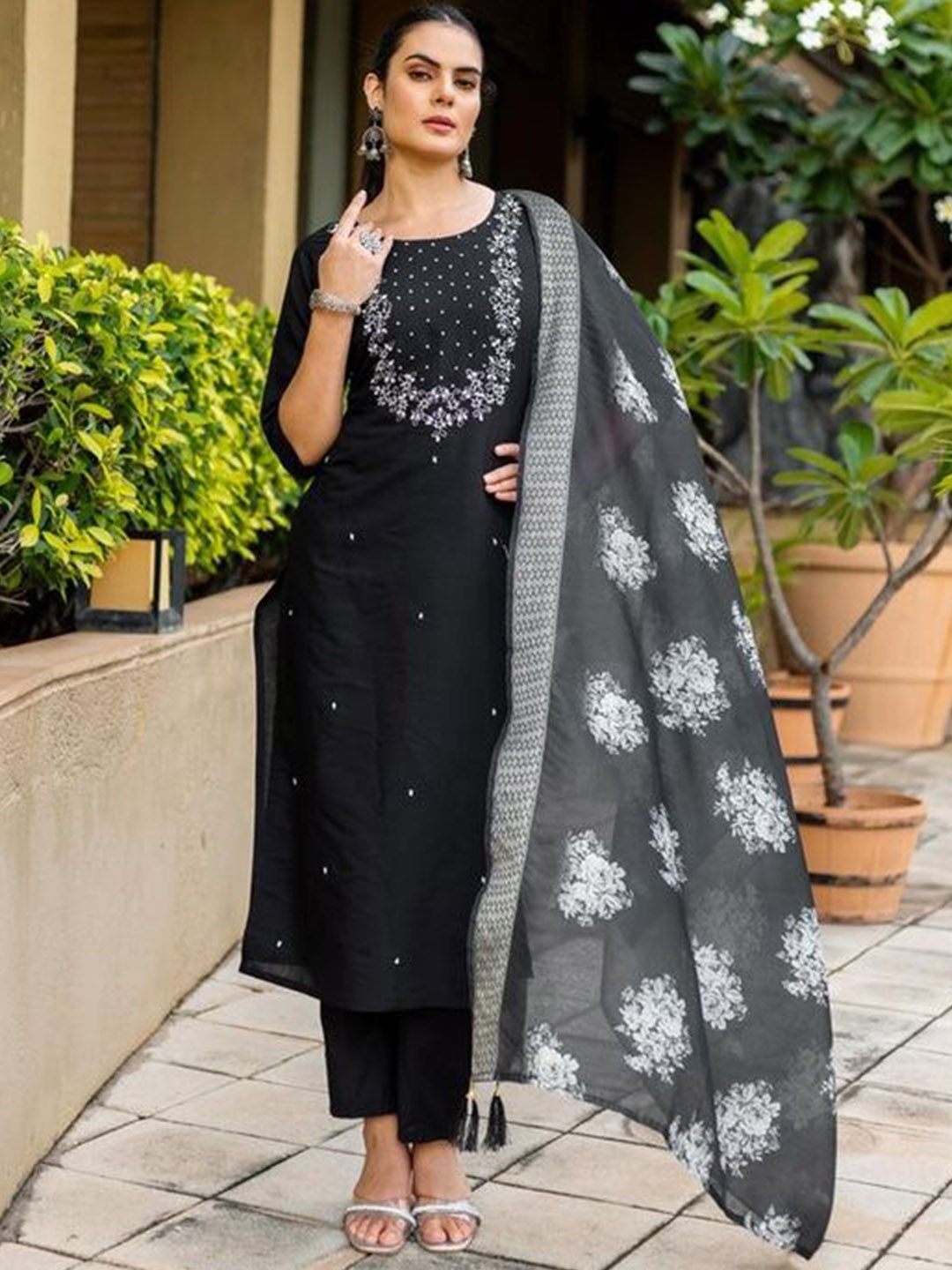 Anouk Black Floral Embroidered Zardozi Straight Kurta With Trousers And Dupatta
Anouk Black Floral Embroidered Zardozi Straight Kurta With Trousers And Dupatta