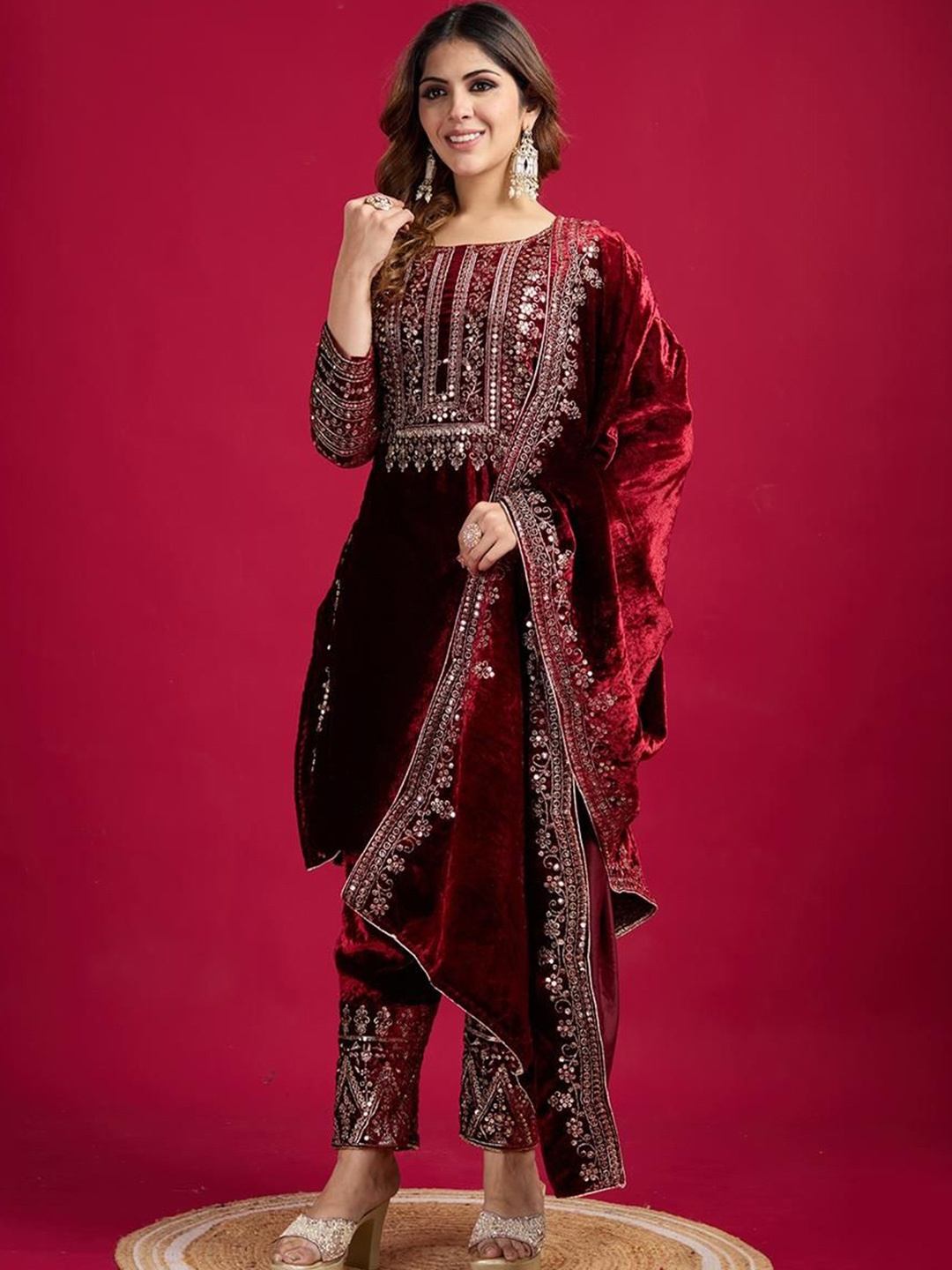 HARI FASHION Floral Embroidered Sequinned Velvet Kurti With Trousers And Dupatta, Maroon
HARI FASHION Floral Embroidered Sequinned Velvet Kurti With Trousers And Dupatta, Maroon