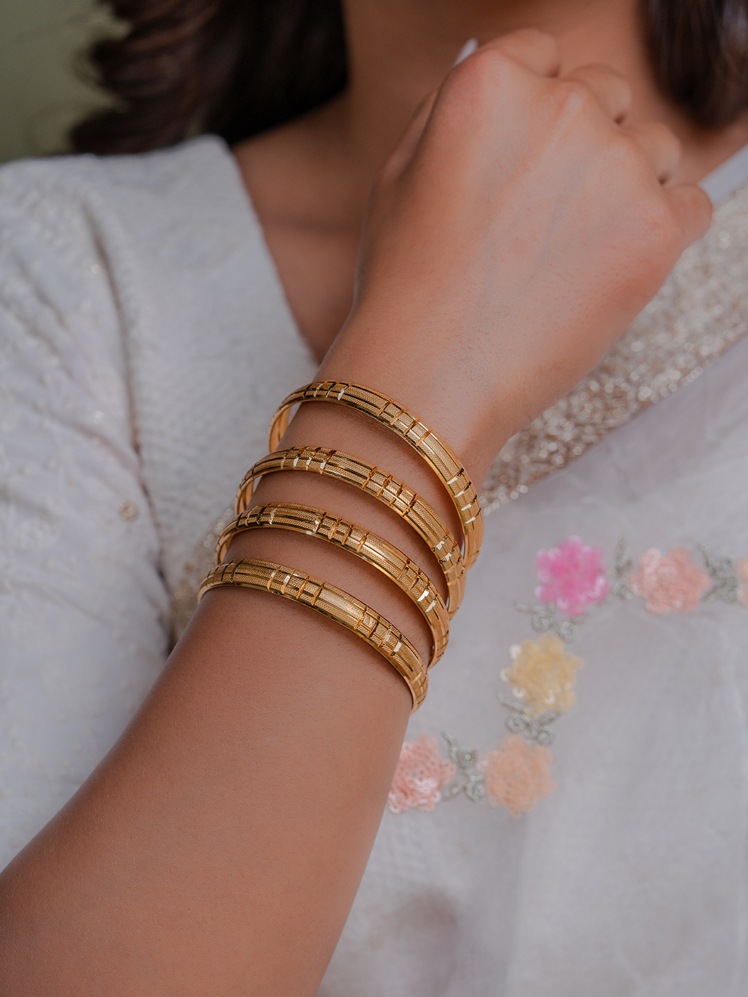 Zeraki Jewels Vidya Set Of 4 Gold-Plated Textured Bangles 
Zeraki Jewels Vidya Set Of 4 Gold-Plated Textured Bangles