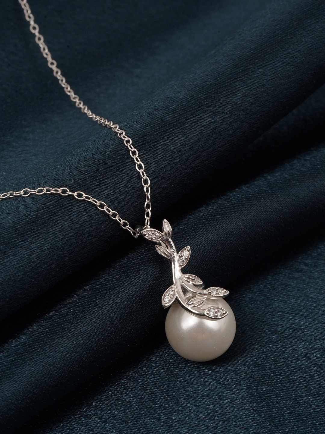 Zalkari Sterling Silver Rhodium-Plated Freshwater Pearls Beaded & Diamond Studded Pendant
Zalkari Sterling Silver Rhodium-Plated Freshwater Pearls Beaded & Diamond Studded Pendant