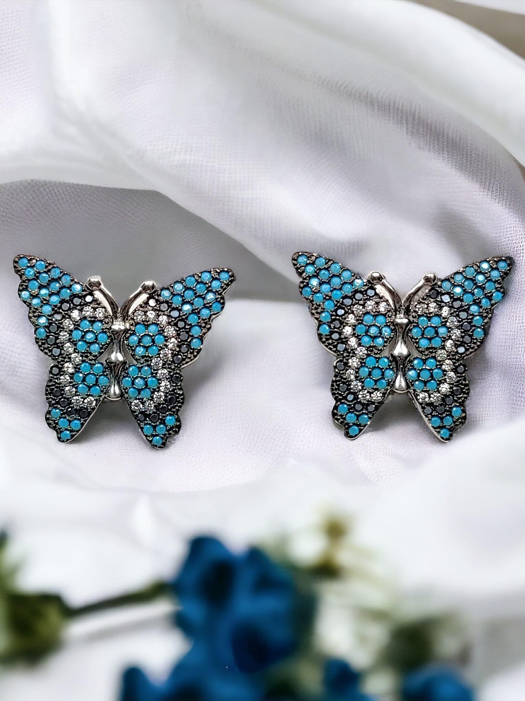 AMONROO 925 Sterling Silver Rhodium-Plated Cubic Zirconia Studded Butterfly Studs
AMONROO 925 Sterling Silver Rhodium-Plated Cubic Zirconia Studded Butterfly Studs