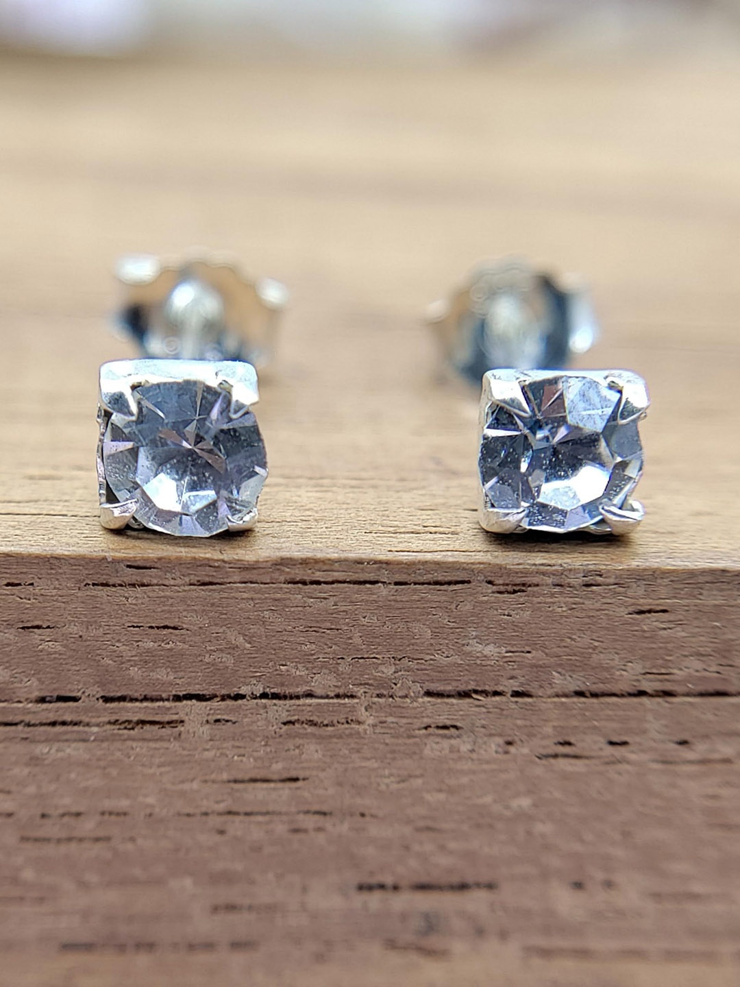 AMONROO 925 Sterling Silver Rhodium-Plated Cubic Zirconia Stones Studded Square Studs
AMONROO 925 Sterling Silver Rhodium-Plated Cubic Zirconia Stones Studded Square Studs
