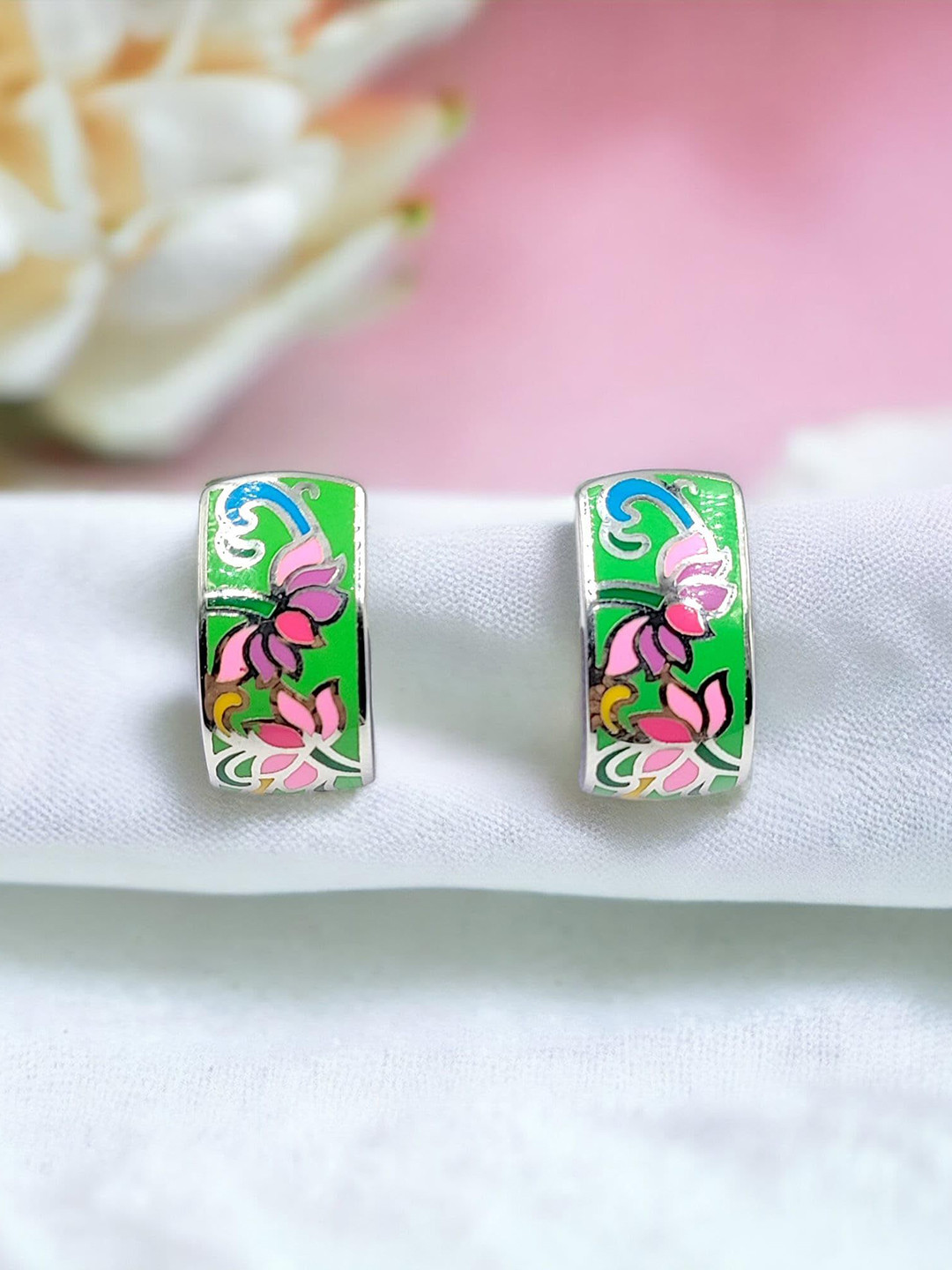 AMONROO 925 Sterling Silver Rhodium-Plated Crescent Shaped Half Hoops Earrings
AMONROO 925 Sterling Silver Rhodium-Plated Crescent Shaped Half Hoops Earrings