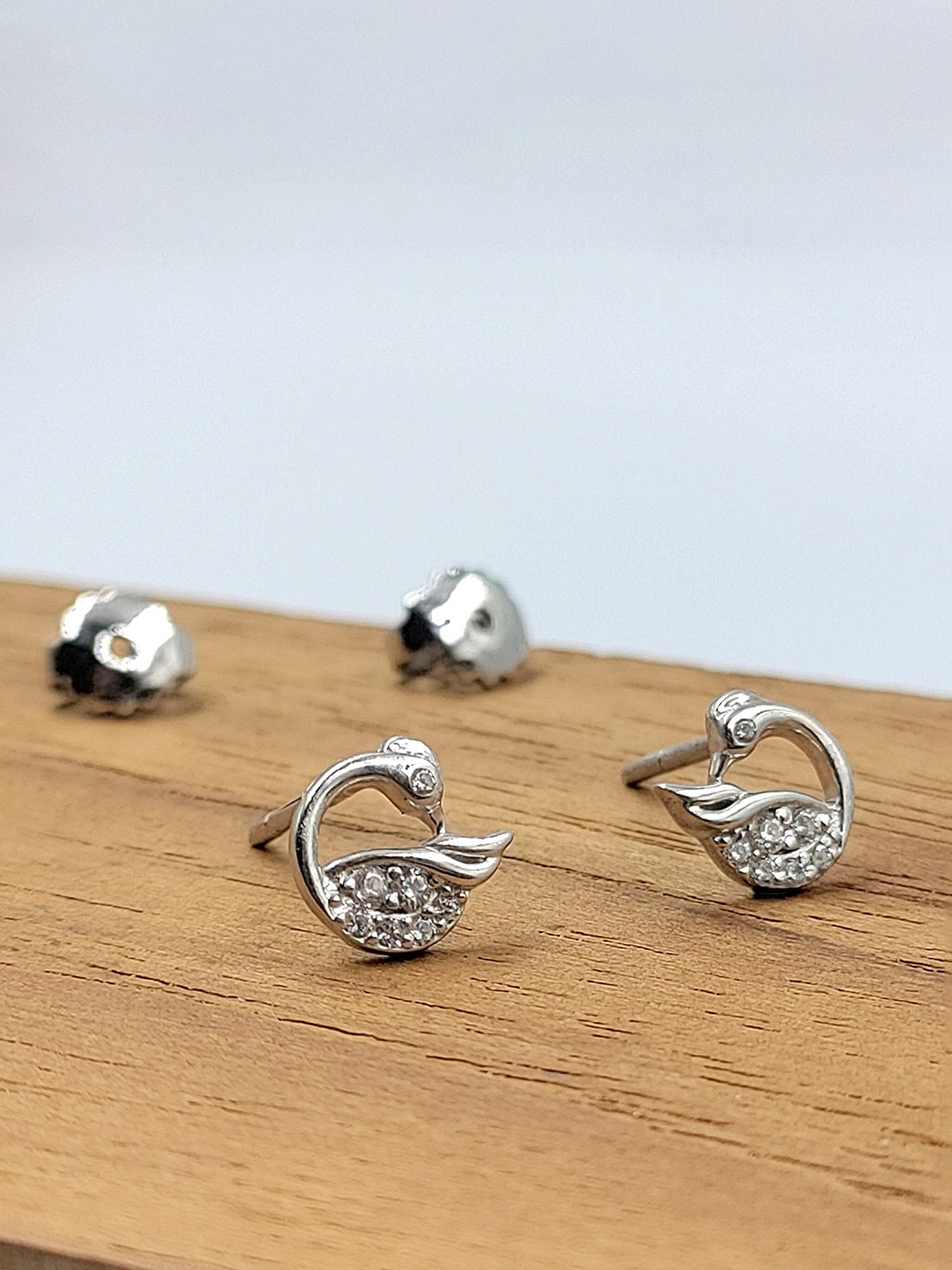 AMONROO 925 Sterling Silver Rhodium-Plated Cubic Zirconia Studded Swan Shaped Studs
AMONROO 925 Sterling Silver Rhodium-Plated Cubic Zirconia Studded Swan Shaped Studs