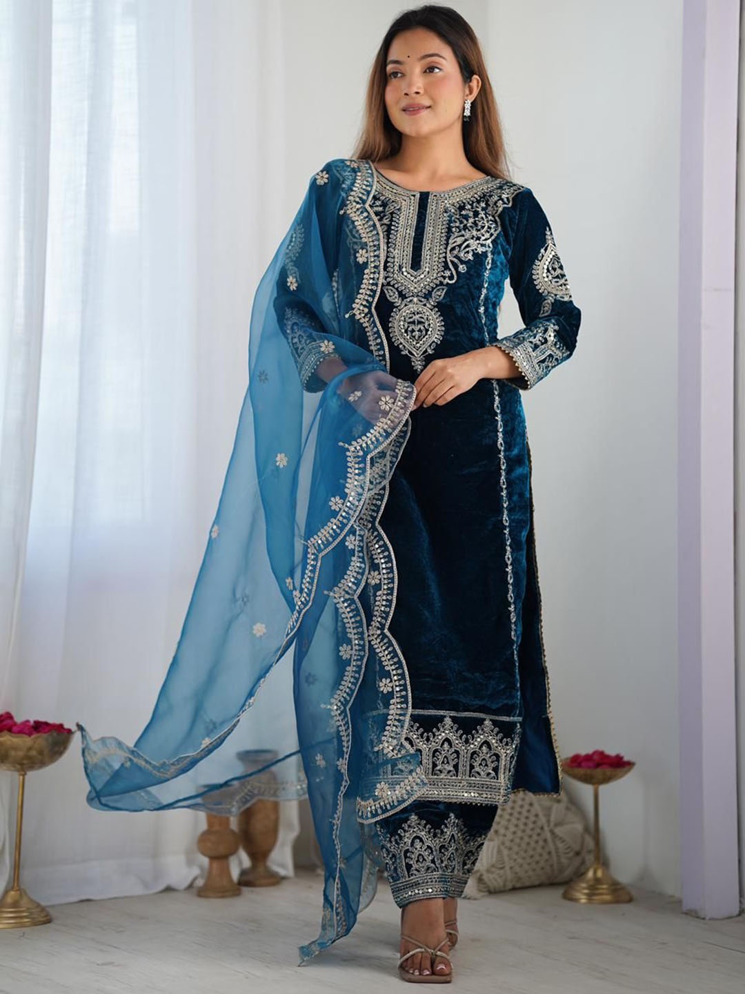 HARI FASHION Ethnic Motif Embroidered Zari Sequinned Velvet Kurta With Trouser And Dupatta, Blue
HARI FASHION Ethnic Motif Embroidered Zari Sequinned Velvet Kurta With Trouser And Dupatta, Blue