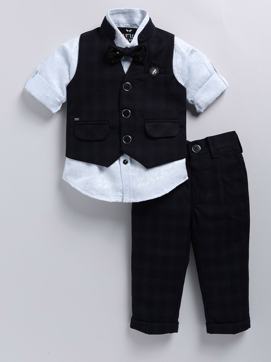 LITTLE COLLARS Boys Checked Mandarin Collar Single Breasted Waistcoat and Trousers & Shirt, Navy blue
LITTLE COLLARS Boys Checked Mandarin Collar Single Breasted Waistcoat and Trousers & Shirt, Navy blue