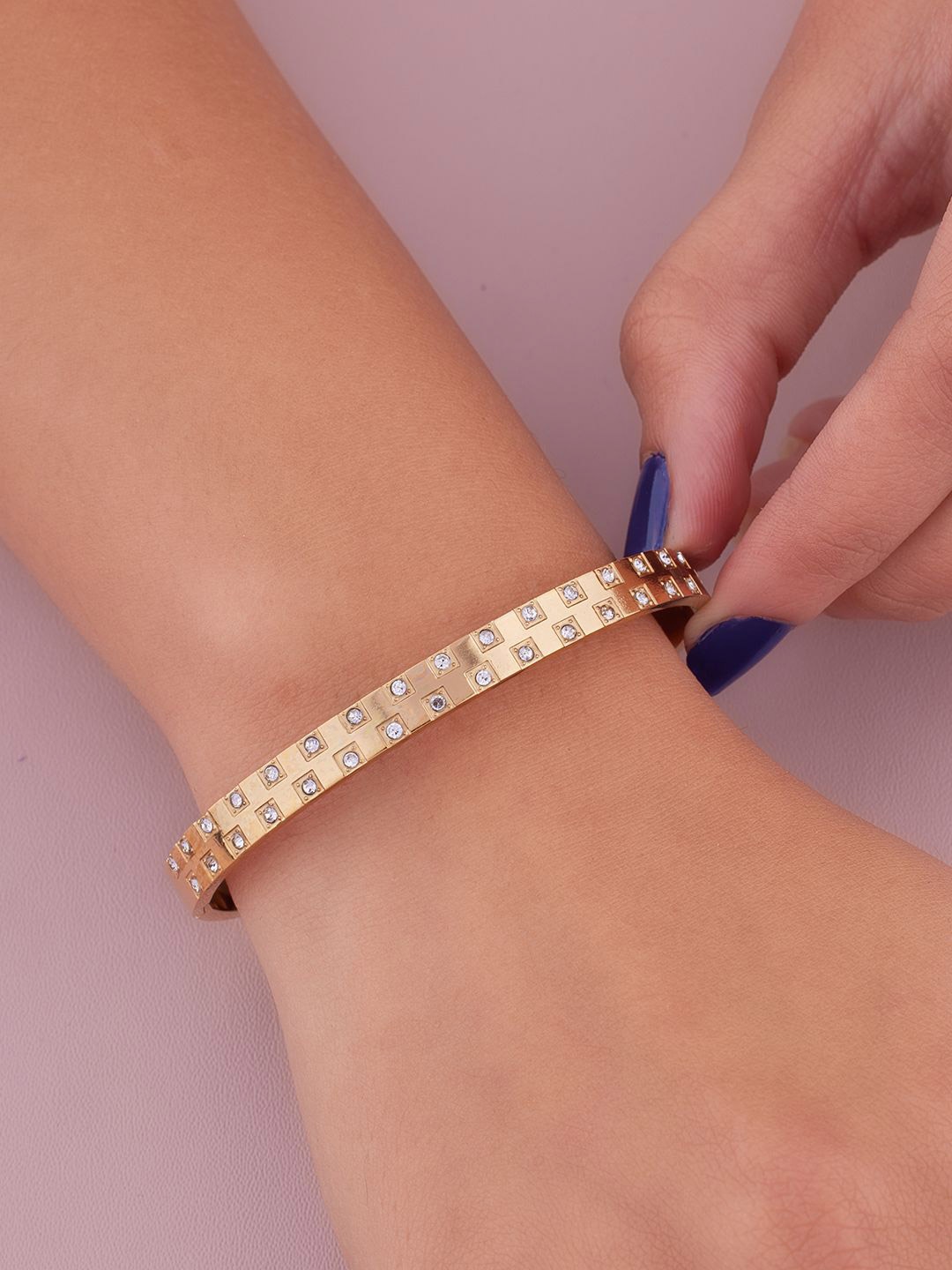 ANJNI CREATION Gold-Plated AD Studded Stainless Steel Tarnish-Free Stake Kada Bracelet
ANJNI CREATION Gold-Plated AD Studded Stainless Steel Tarnish-Free Stake Kada Bracelet