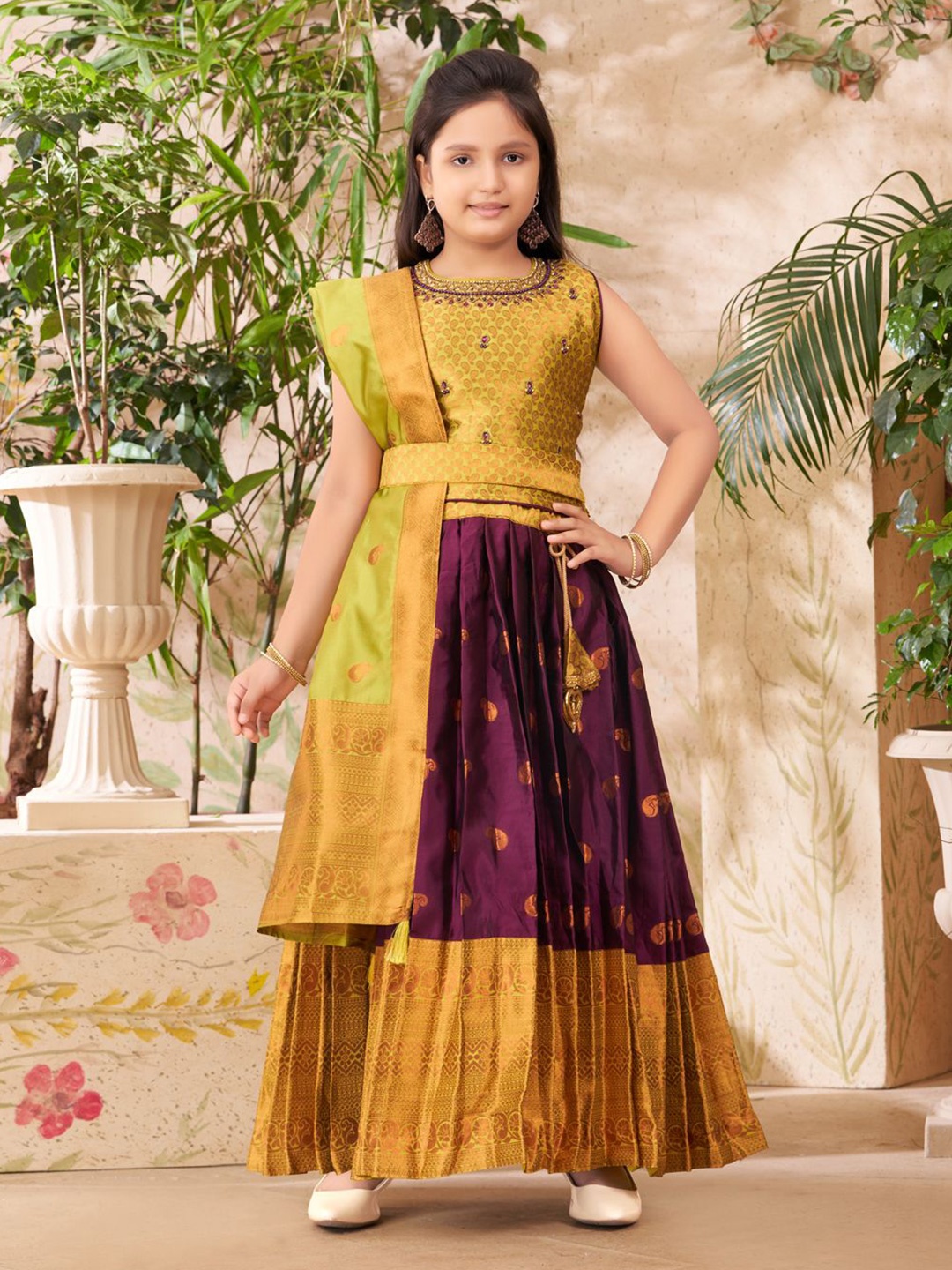 Sangria Girls Ethnic motifs Embroidered Sleeveless Lehenga Choli With Belt, Green
Sangria Girls Ethnic motifs Embroidered Sleeveless Lehenga Choli With Belt, Green