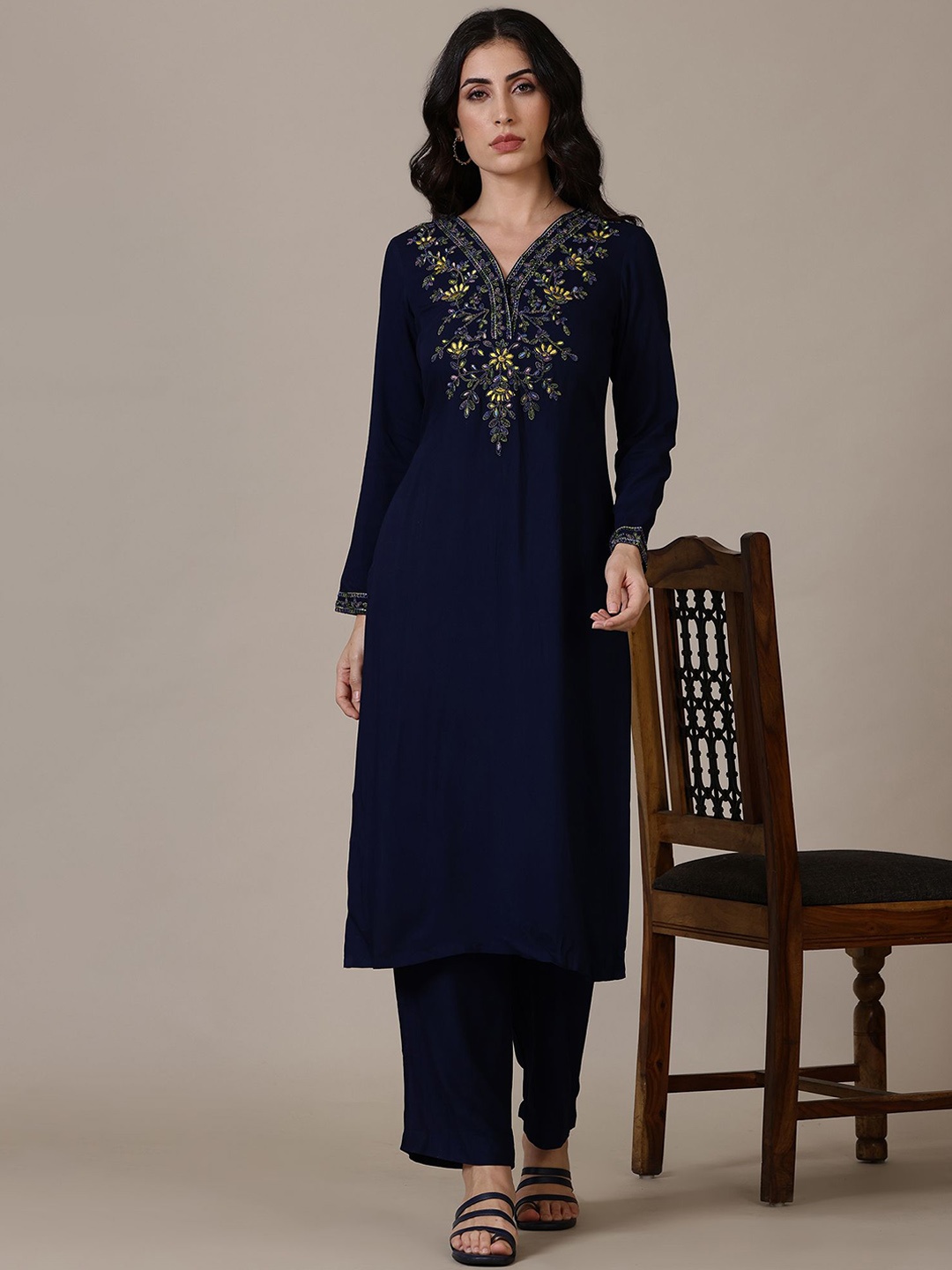 AURELIA Floral Embroidered Thread Work V-Neck Straight Kurta With Palazzo, Navy blue
AURELIA Floral Embroidered Thread Work V-Neck Straight Kurta With Palazzo, Navy blue