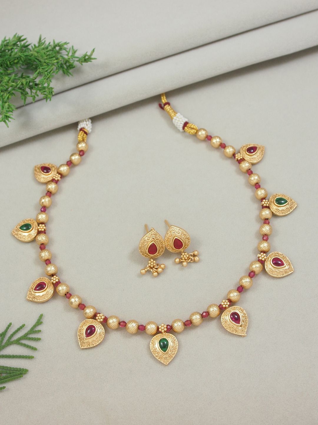 I Jewels Gold-Plated Artificial Stones and Beads & Ruby Studded & Beaded Jewellery Set
I Jewels Gold-Plated Artificial Stones and Beads & Ruby Studded & Beaded Jewellery Set