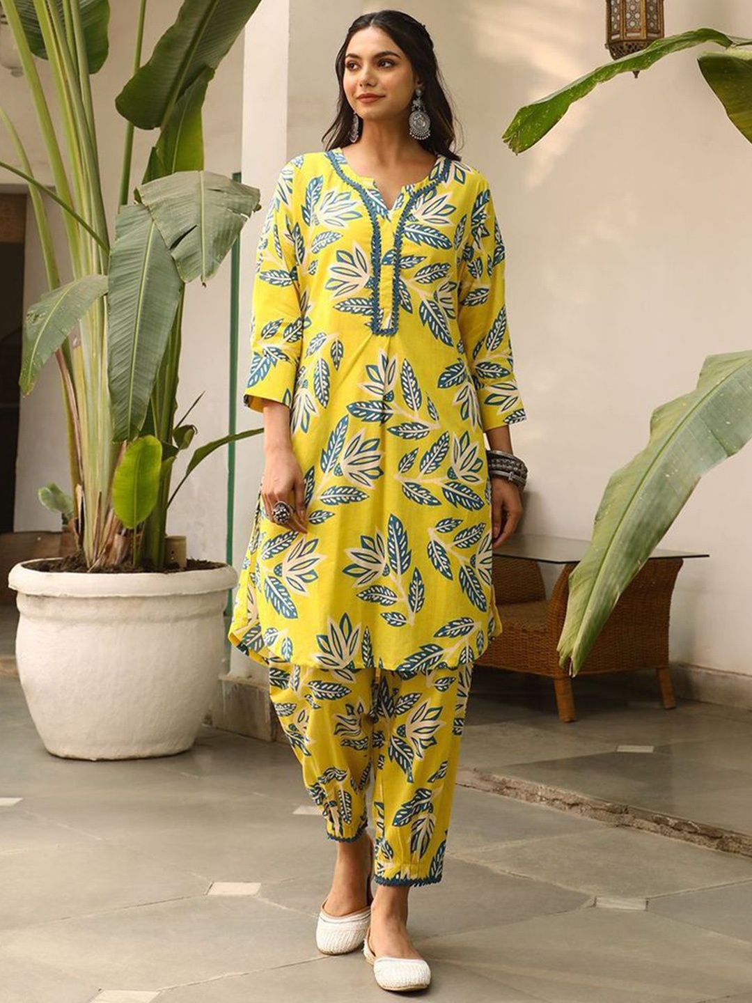 Modestouze Attires Floral Printed Pleated Notch-Neck A-line Tunic With Trousers, Yellow
Modestouze Attires Floral Printed Pleated Notch-Neck A-line Tunic With Trousers, Yellow