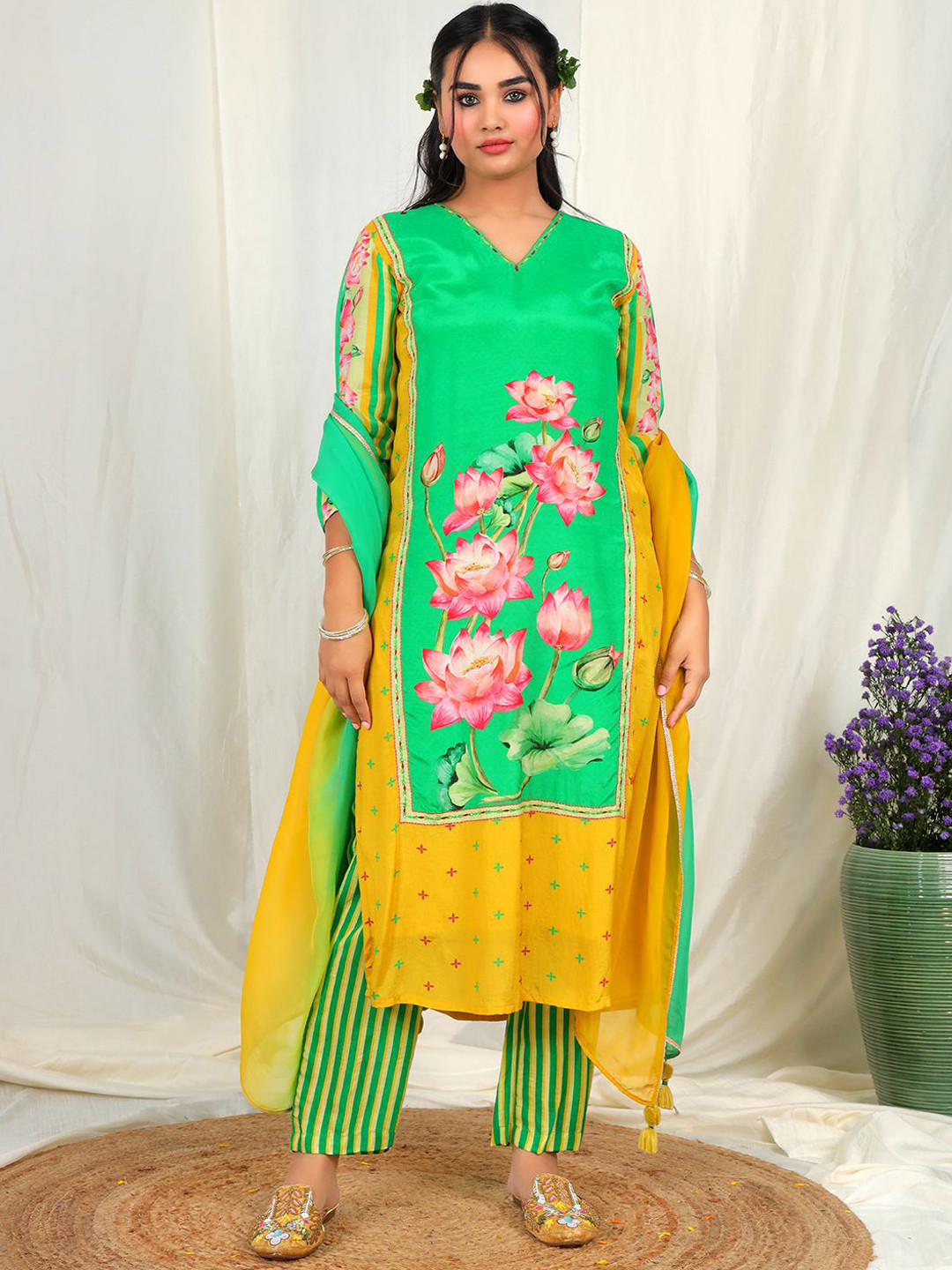 EARTH O FAB Floral Printed V-Neck Straight Pure Silk Kurta With Trousers And Dupatta, Sea green
EARTH O FAB Floral Printed V-Neck Straight Pure Silk Kurta With Trousers And Dupatta, Sea green