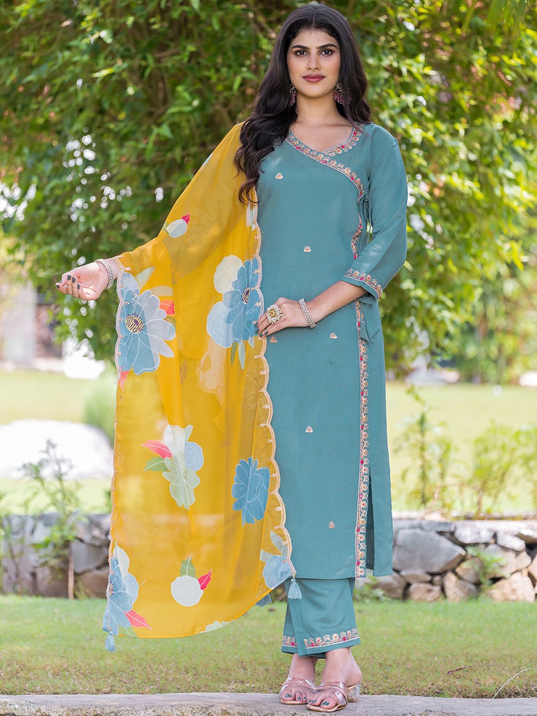 MITTOO Women Ethnic Motifs Embroidered Angrakha Straight Kurta With Trousers And Dupatta, Blue
MITTOO Women Ethnic Motifs Embroidered Angrakha Straight Kurta With Trousers And Dupatta, Blue