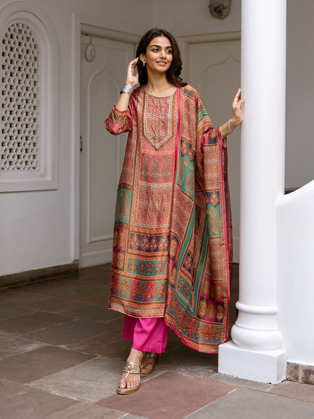 Ishin Ethnic Motifs Printed Pure Cotton Round Neck Straight Kurta with Trousers & Dupatta, Pink
Ishin Ethnic Motifs Printed Pure Cotton Round Neck Straight Kurta with Trousers & Dupatta, Pink