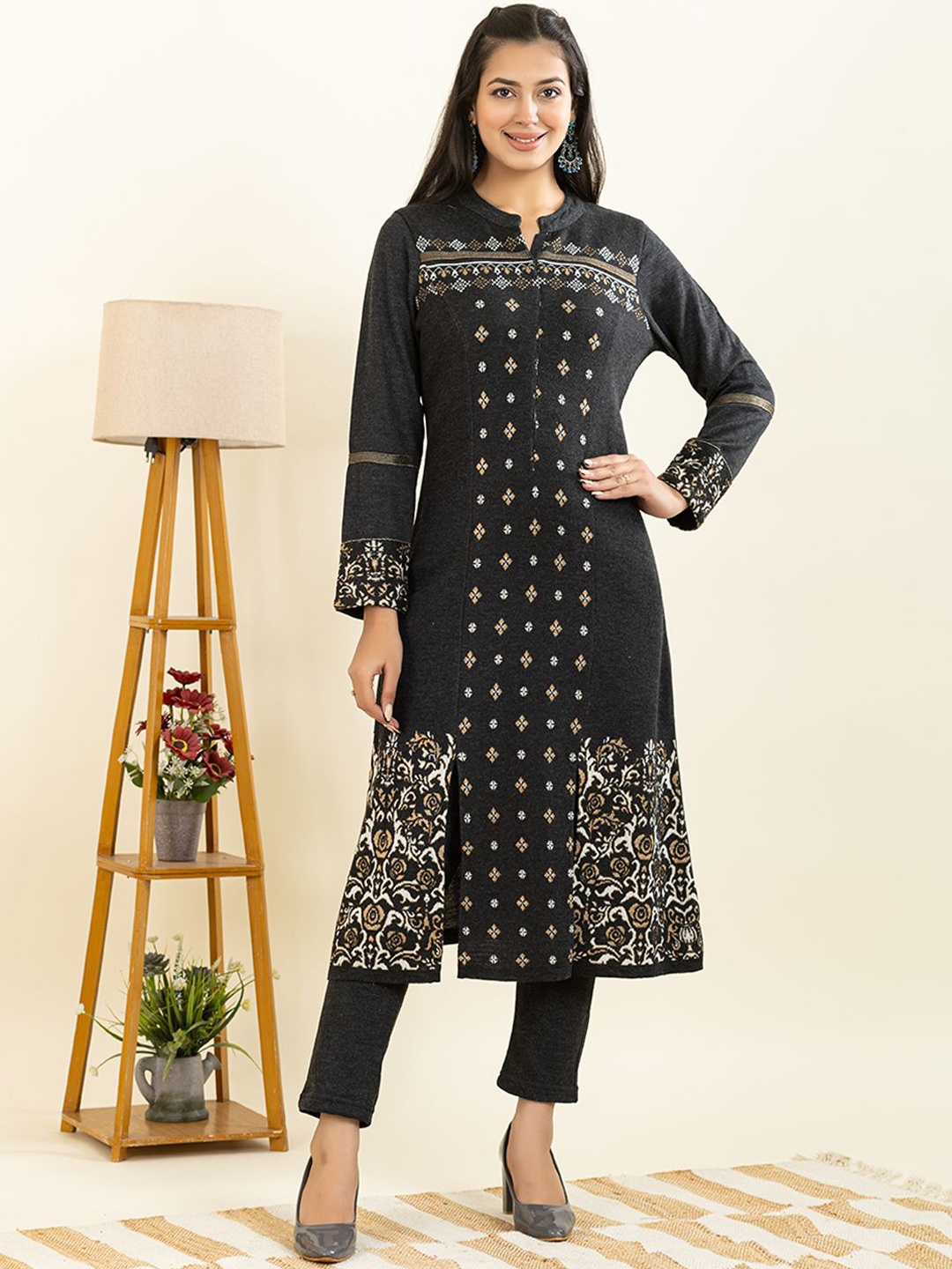 KEIKO Ethnic Motifs Printed Mandarin Collar Straight Kurta with Trousers, Black
KEIKO Ethnic Motifs Printed Mandarin Collar Straight Kurta with Trousers, Black
