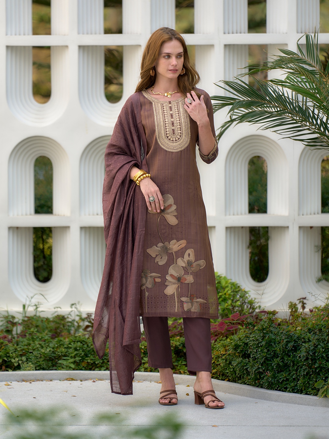 SHREE LAXMINARAYAN EXPORT Floral Embroidered Straight Kurta With Trousers And Dupatta, Brown
SHREE LAXMINARAYAN EXPORT Floral Embroidered Straight Kurta With Trousers And Dupatta, Brown