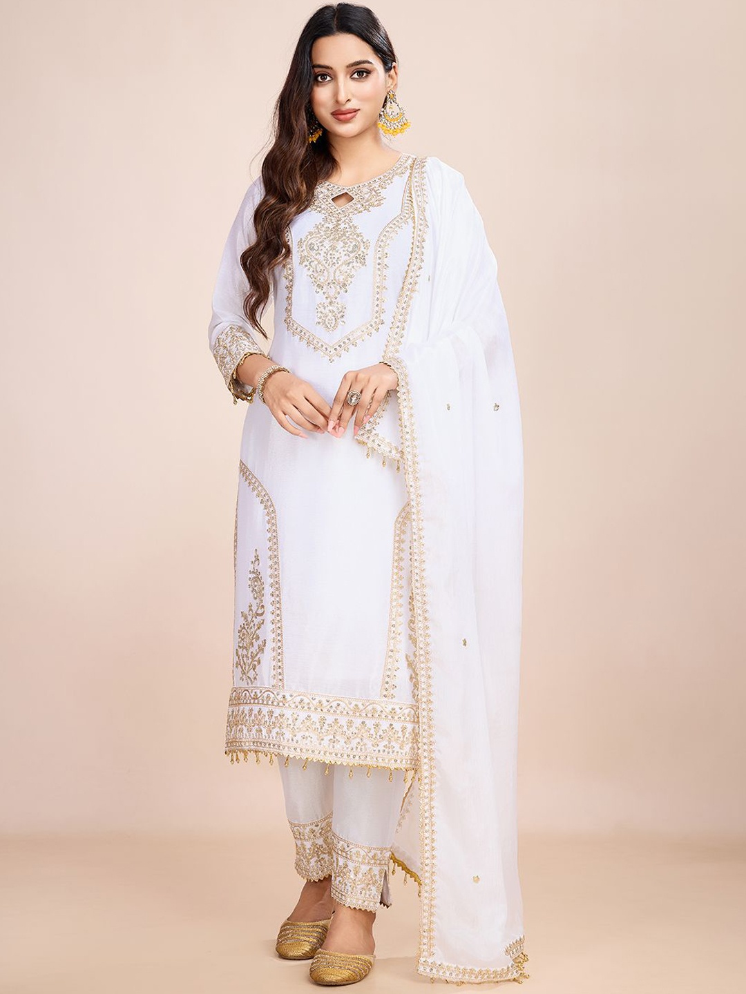 AKSHARAM Floral Embroidered Sequinned Keyhole Neck Kurta With Trousers And Dupatta, White
AKSHARAM Floral Embroidered Sequinned Keyhole Neck Kurta With Trousers And Dupatta, White