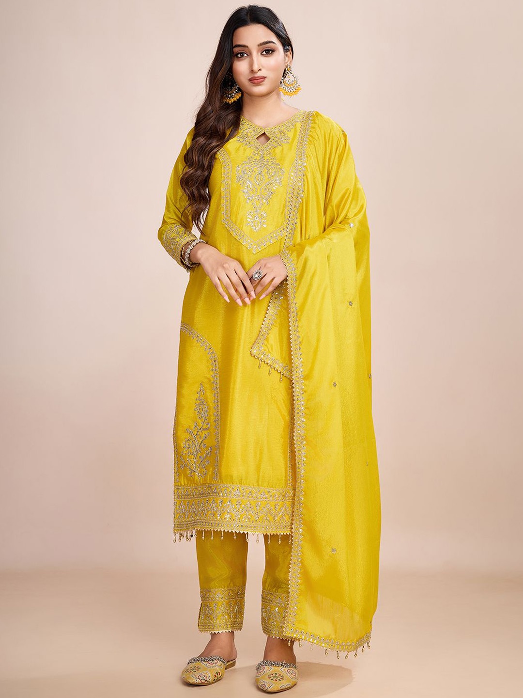 AKSHARAM Floral Embroidered Sequinned Keyhole Neck Kurta With Trousers And Dupatta, Yellow
AKSHARAM Floral Embroidered Sequinned Keyhole Neck Kurta With Trousers And Dupatta, Yellow