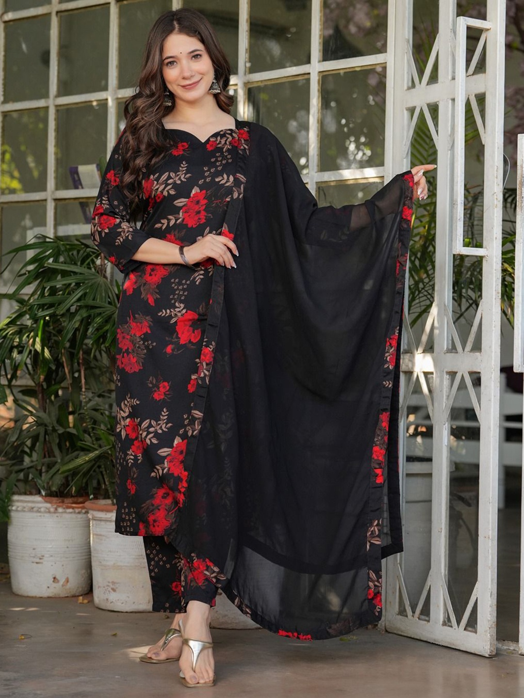 Shatanuvart Export Floral Printed Sweetheart Neck Straight Kurta With Trouser & Dupatta, Black
Shatanuvart Export Floral Printed Sweetheart Neck Straight Kurta With Trouser & Dupatta, Black