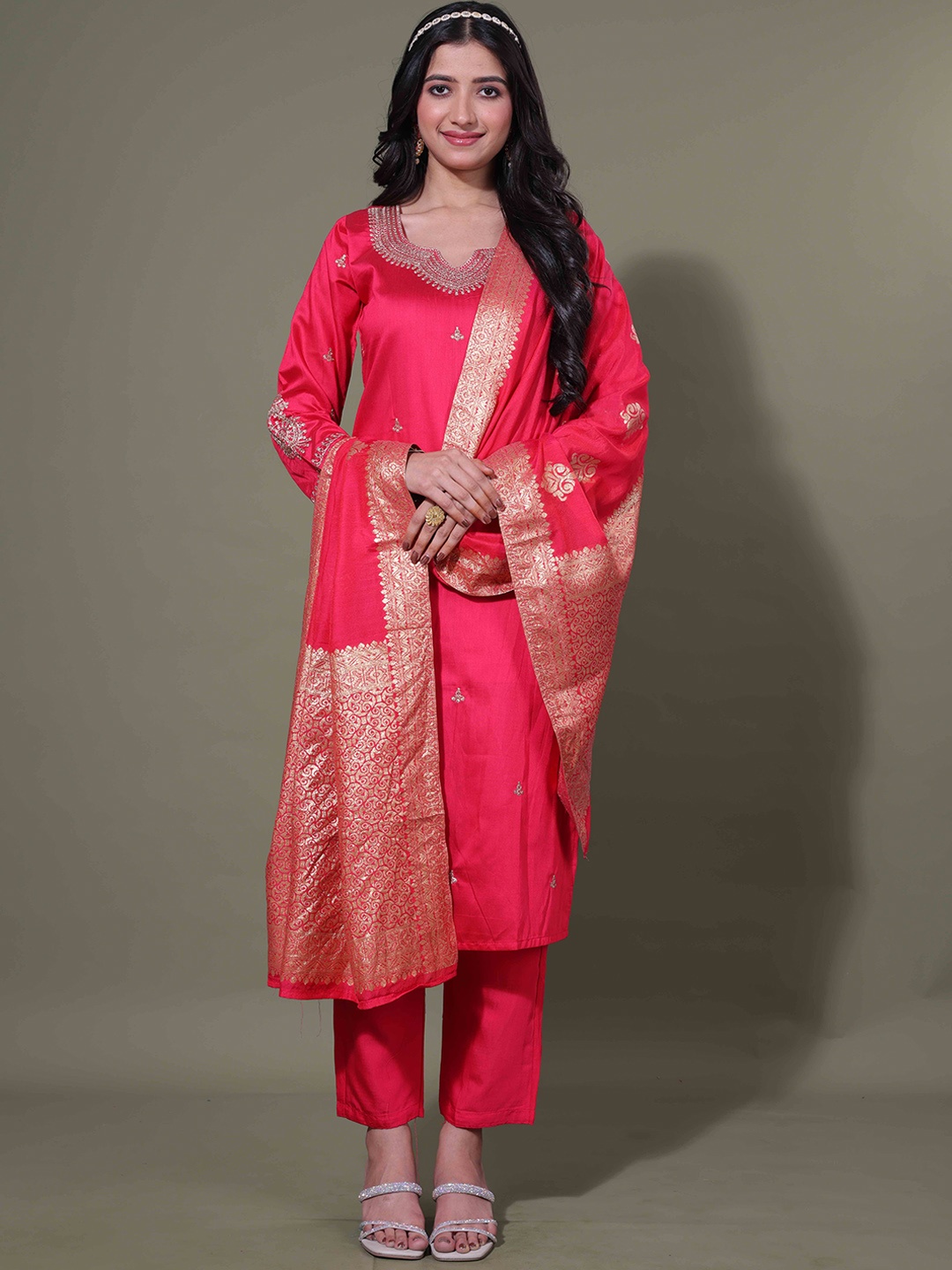 LERIYU Ethnic Motifs Woven Design Zari Chanderi Silk Kurta With Trousers And Dupatta, Pink
LERIYU Ethnic Motifs Woven Design Zari Chanderi Silk Kurta With Trousers And Dupatta, Pink