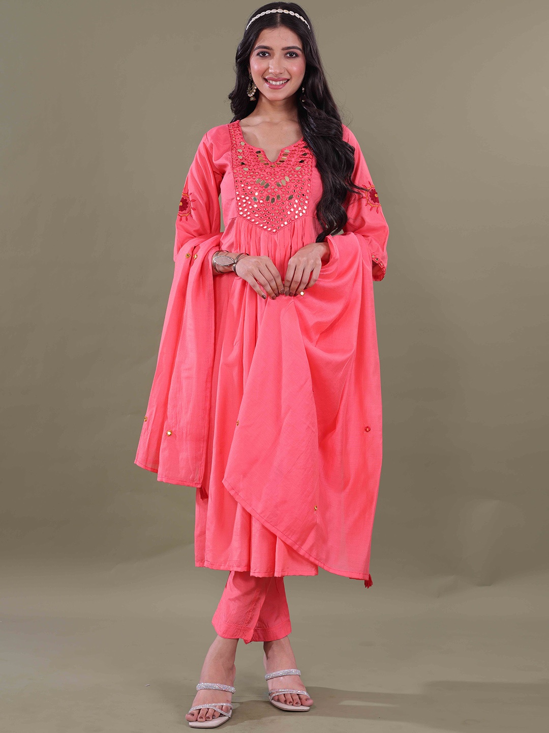 LERIYU Mirror Embellish Thread Work Chanderi Silk Anarkali Kurta with Trousers And Dupatta, Pink
LERIYU Mirror Embellish Thread Work Chanderi Silk Anarkali Kurta with Trousers And Dupatta, Pink