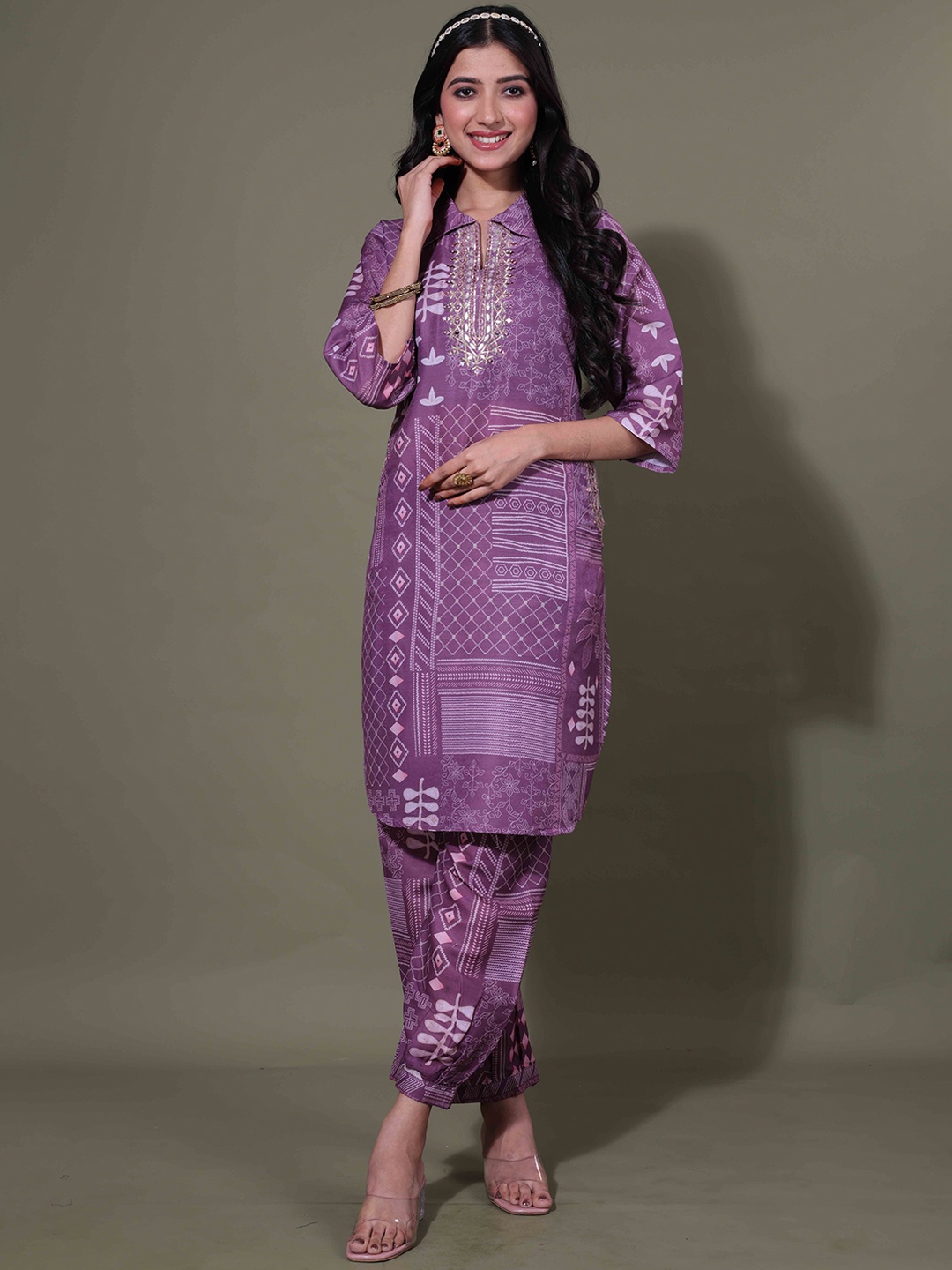 LERIYU Ethnic Motifs Printed Shirt Collar Sequinned Straight Kurta with Trousers, Purple
LERIYU Ethnic Motifs Printed Shirt Collar Sequinned Straight Kurta with Trousers, Purple