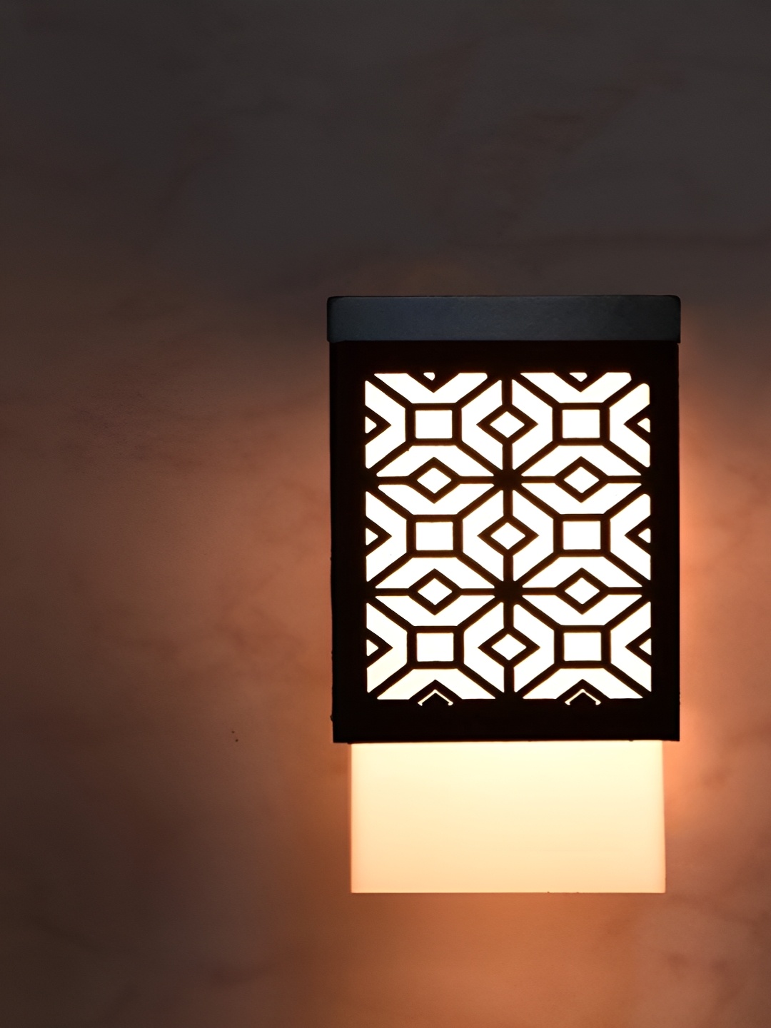 Gojeeva Black and White Wooden Textured Square Shaped Contemporary Wall Lamp
Gojeeva Black and White Wooden Textured Square Shaped Contemporary Wall Lamp